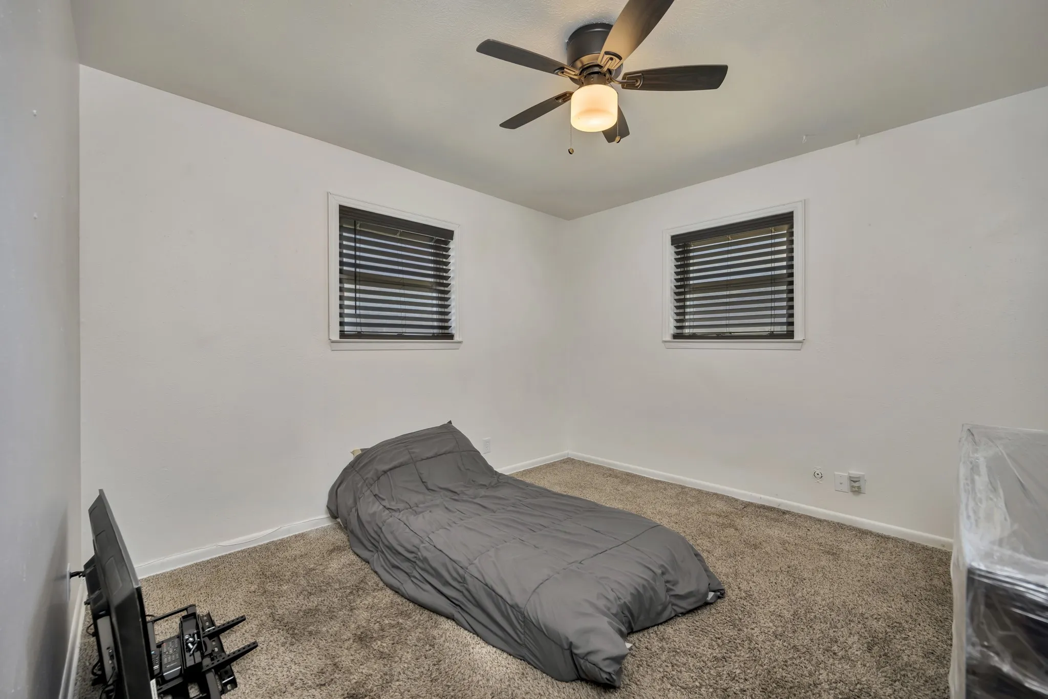 Single Family Residence For Sale in Tarrant County , 512 E Mission Street, Crowley, Texas 76036, 3 Bedroom, 2 Bathroom, 2 Garage spaces, 1,277 Sqft, built in 1964, mls#21387182, Real Estate Agent in Crowley, Homes For Sale in Tarrant county, Homes For Sale in Crowley, Realtor in Crowley Texas, Real Estate Brokerage Independent Realty Texas, Luminita Cordes Realtor