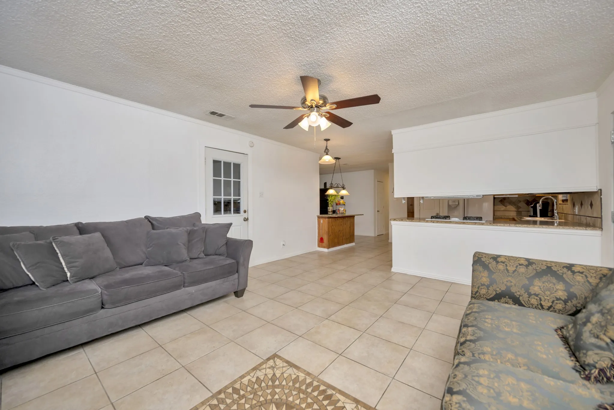 Single Family Residence For Sale in Tarrant County , 512 E Mission Street, Crowley, Texas 76036, 3 Bedroom, 2 Bathroom, 2 Garage spaces, 1,277 Sqft, built in 1964, mls#21387182, Real Estate Agent in Crowley, Homes For Sale in Tarrant county, Homes For Sale in Crowley, Realtor in Crowley Texas, Real Estate Brokerage Independent Realty Texas, Luminita Cordes Realtor