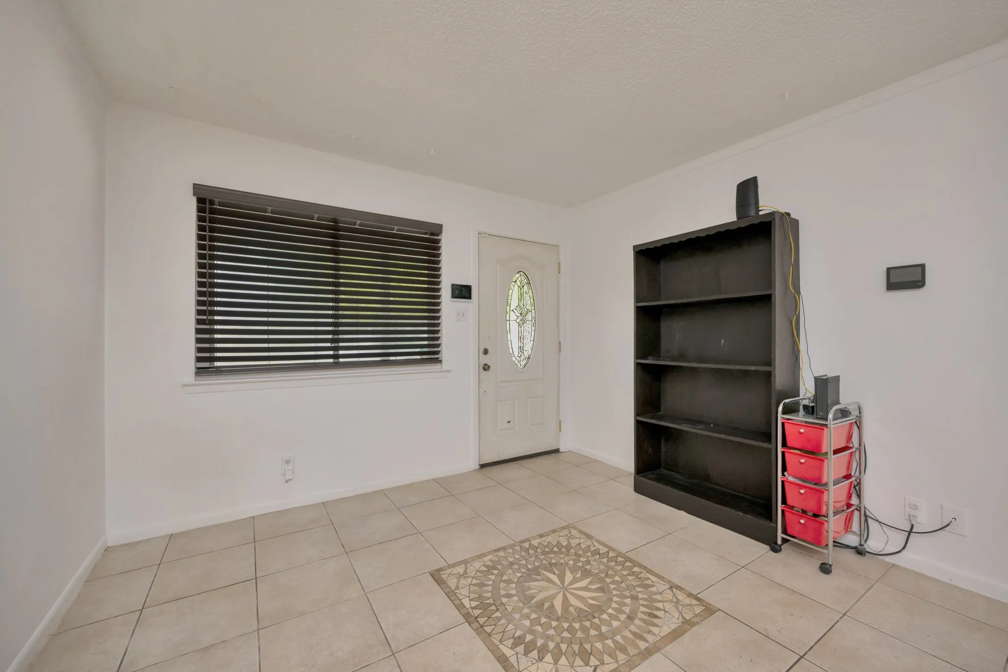Single Family Residence For Sale in Tarrant County , 512 E Mission Street, Crowley, Texas 76036, 3 Bedroom, 2 Bathroom, 2 Garage spaces, 1,277 Sqft, built in 1964, mls#21387182, Real Estate Agent in Crowley, Homes For Sale in Tarrant county, Homes For Sale in Crowley, Realtor in Crowley Texas, Real Estate Brokerage Independent Realty Texas, Luminita Cordes Realtor