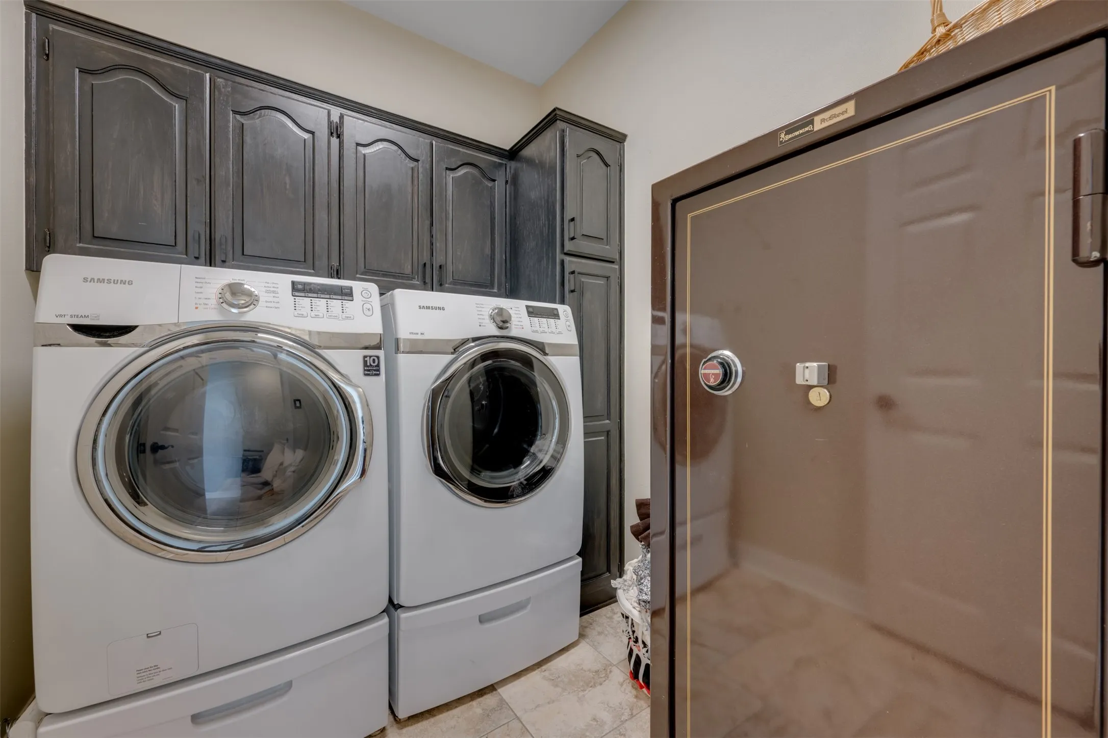 Single Family Residence For Sale in Smith County , 1318 Spring Branch Drive, Tyler, Texas 75703, 4 Bedroom, 2 Bathroom, 2 Garage spaces, 2,298 Sqft, built in 1992, mls#21389571, Real Estate Agent in Tyler, Homes For Sale in Smith county, Homes For Sale in Tyler, Realtor in Tyler Texas, Real Estate Brokerage Independent Realty Texas, Luminita Cordes Realtor