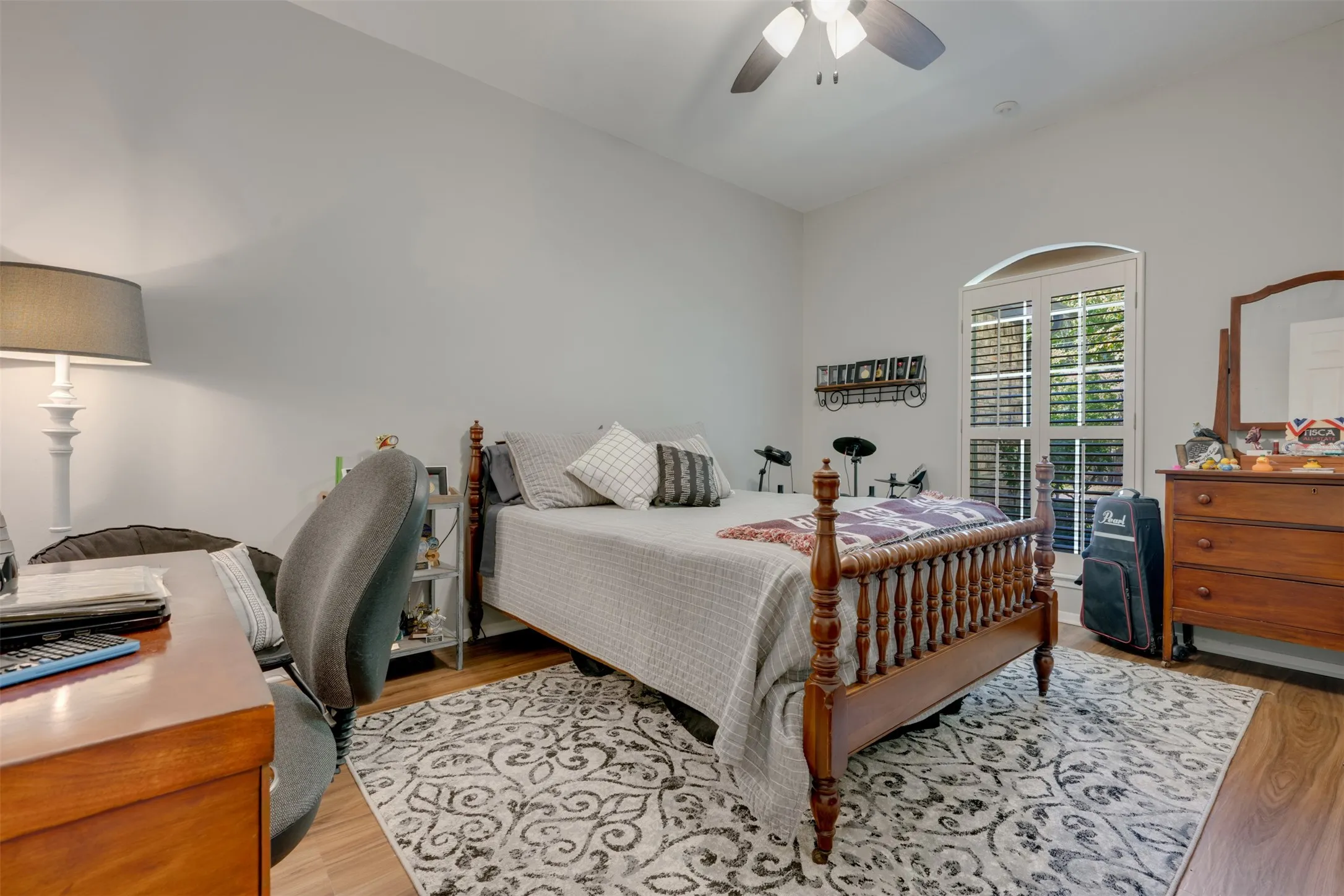 Single Family Residence For Sale in Smith County , 1318 Spring Branch Drive, Tyler, Texas 75703, 4 Bedroom, 2 Bathroom, 2 Garage spaces, 2,298 Sqft, built in 1992, mls#21389571, Real Estate Agent in Tyler, Homes For Sale in Smith county, Homes For Sale in Tyler, Realtor in Tyler Texas, Real Estate Brokerage Independent Realty Texas, Luminita Cordes Realtor