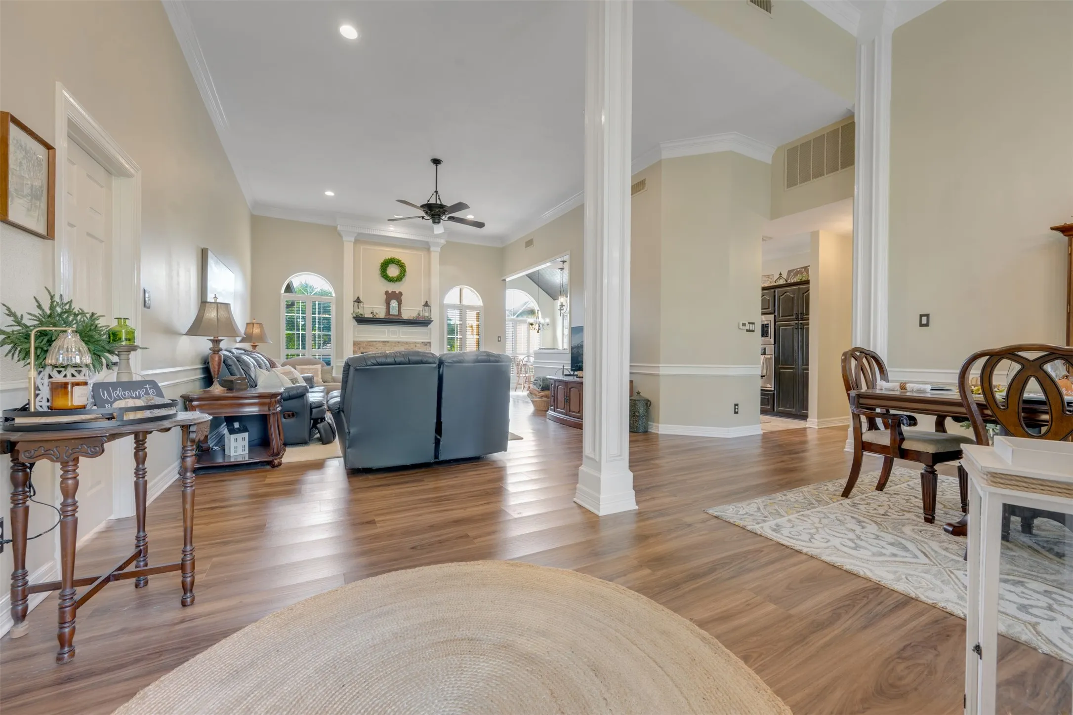 Single Family Residence For Sale in Smith County , 1318 Spring Branch Drive, Tyler, Texas 75703, 4 Bedroom, 2 Bathroom, 2 Garage spaces, 2,298 Sqft, built in 1992, mls#21389571, Real Estate Agent in Tyler, Homes For Sale in Smith county, Homes For Sale in Tyler, Realtor in Tyler Texas, Real Estate Brokerage Independent Realty Texas, Luminita Cordes Realtor