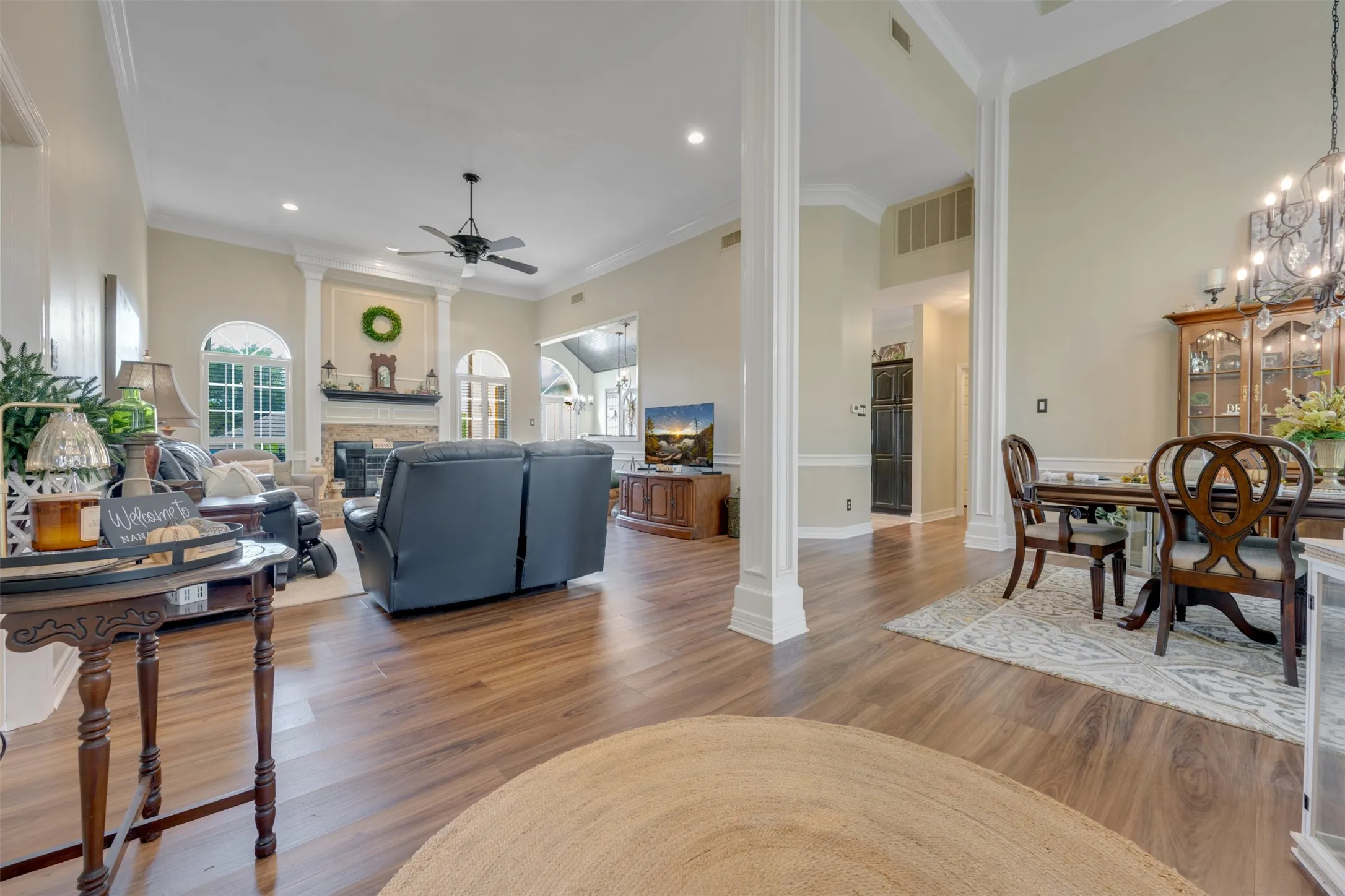 Single Family Residence For Sale in Smith County , 1318 Spring Branch Drive, Tyler, Texas 75703, 4 Bedroom, 2 Bathroom, 2 Garage spaces, 2,298 Sqft, built in 1992, mls#21389571, Real Estate Agent in Tyler, Homes For Sale in Smith county, Homes For Sale in Tyler, Realtor in Tyler Texas, Real Estate Brokerage Independent Realty Texas, Luminita Cordes Realtor