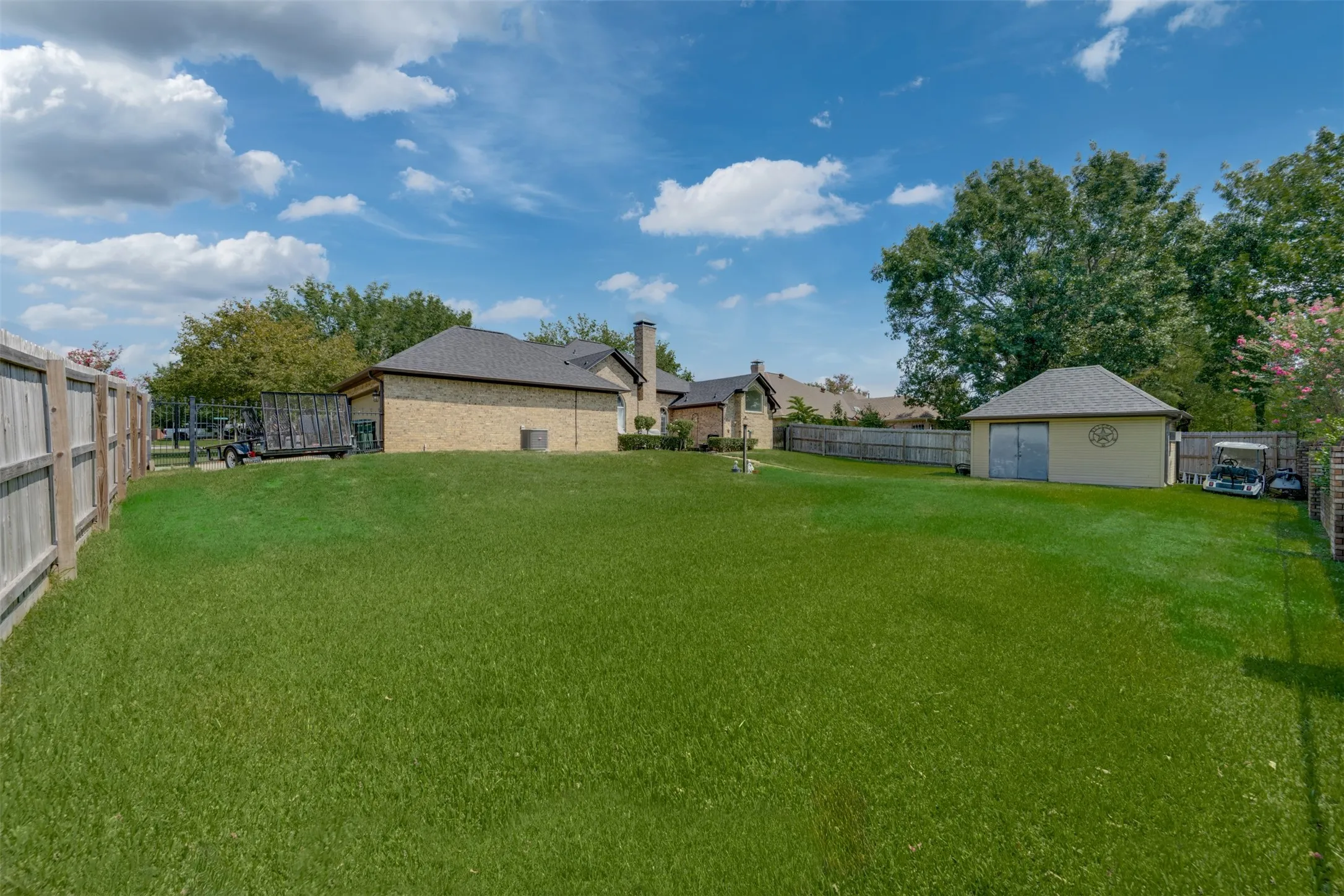 Single Family Residence For Sale in Smith County , 1318 Spring Branch Drive, Tyler, Texas 75703, 4 Bedroom, 2 Bathroom, 2 Garage spaces, 2,298 Sqft, built in 1992, mls#21389571, Real Estate Agent in Tyler, Homes For Sale in Smith county, Homes For Sale in Tyler, Realtor in Tyler Texas, Real Estate Brokerage Independent Realty Texas, Luminita Cordes Realtor