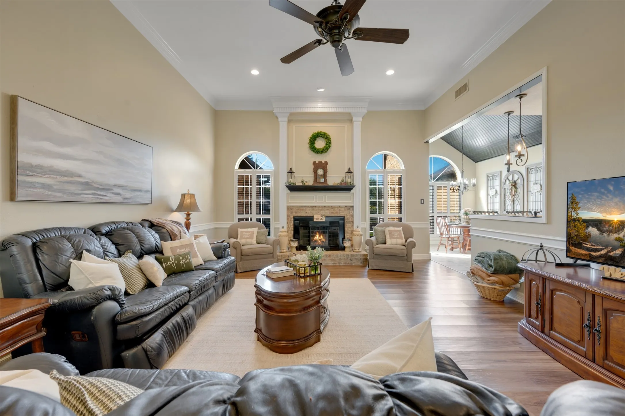 Single Family Residence For Sale in Smith County , 1318 Spring Branch Drive, Tyler, Texas 75703, 4 Bedroom, 2 Bathroom, 2 Garage spaces, 2,298 Sqft, built in 1992, mls#21389571, Real Estate Agent in Tyler, Homes For Sale in Smith county, Homes For Sale in Tyler, Realtor in Tyler Texas, Real Estate Brokerage Independent Realty Texas, Luminita Cordes Realtor