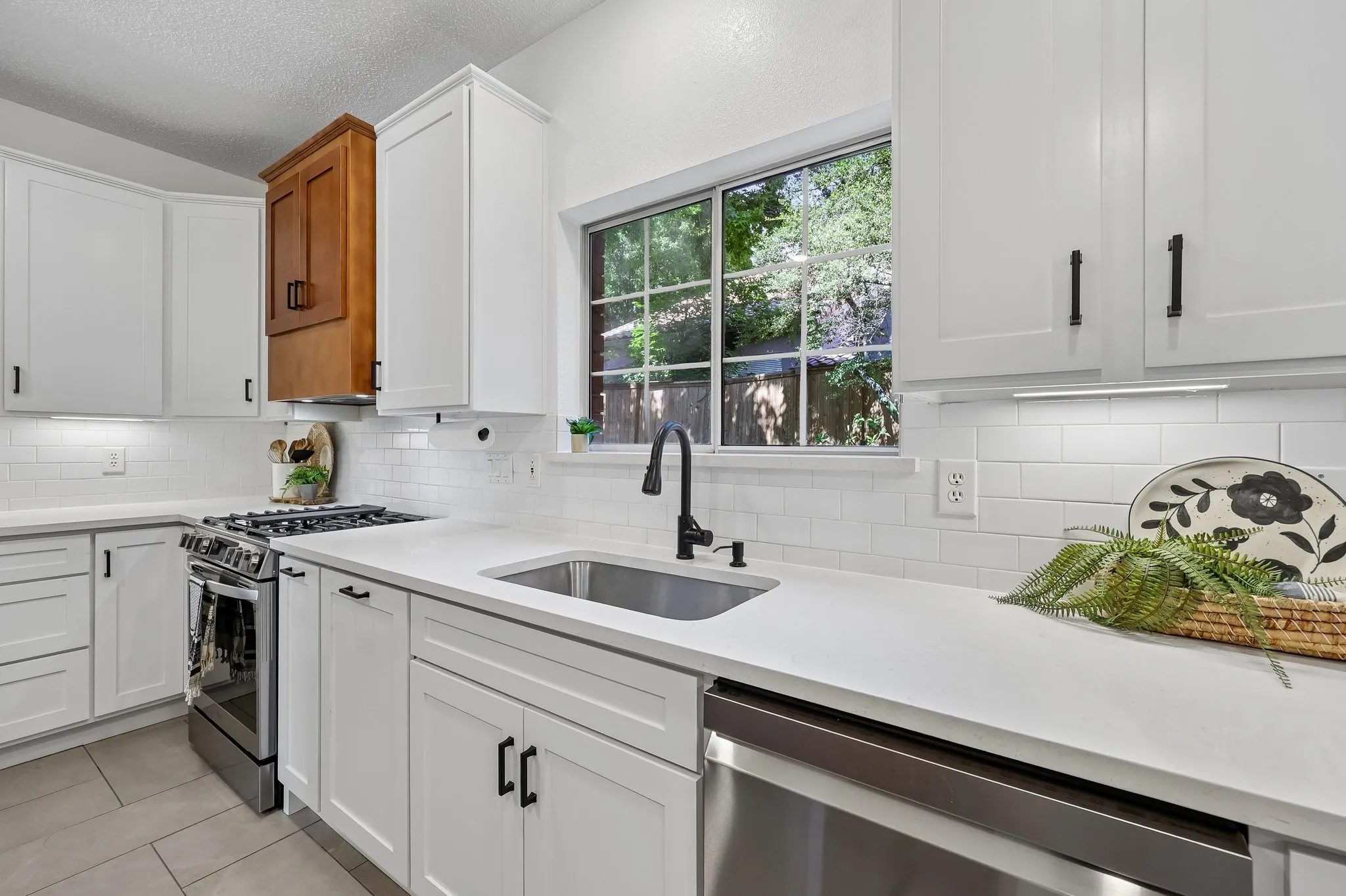Single Family Residence For Rent in Collin County , 18765 Vista Del Sol, Dallas, Texas 75287, 3 Bedroom, 3 Bathroom, 2 Garage spaces, 2,457 Sqft, built in 1990, mls#21389662, Real Estate Agent in Dallas, Homes For Rent in Collin county, Homes For Rent in Dallas, Realtor in Dallas Texas, Real Estate Brokerage Independent Realty Texas, Luminita Cordes Realtor
