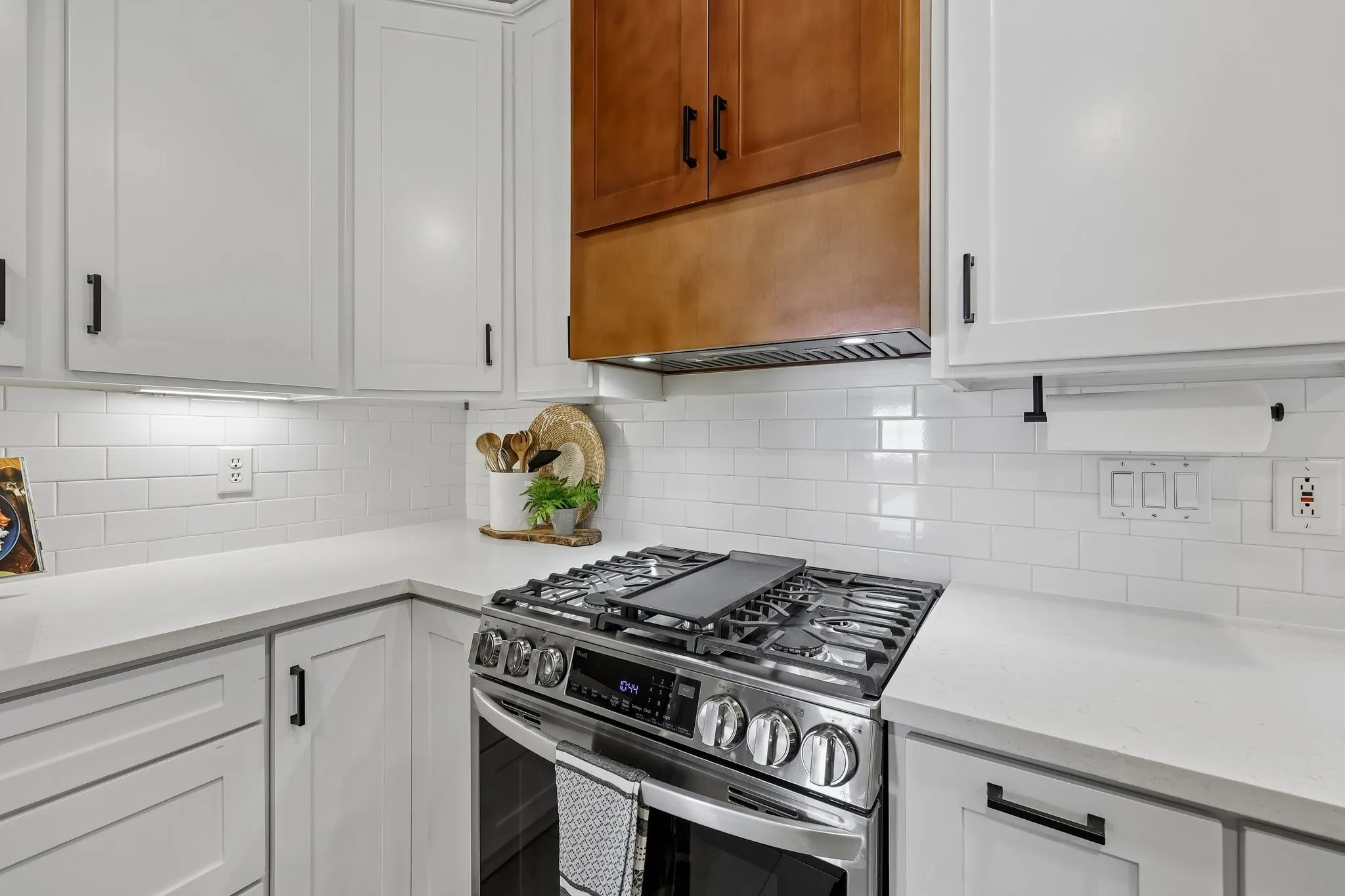 Single Family Residence For Rent in Collin County , 18765 Vista Del Sol, Dallas, Texas 75287, 3 Bedroom, 3 Bathroom, 2 Garage spaces, 2,457 Sqft, built in 1990, mls#21389662, Real Estate Agent in Dallas, Homes For Rent in Collin county, Homes For Rent in Dallas, Realtor in Dallas Texas, Real Estate Brokerage Independent Realty Texas, Luminita Cordes Realtor