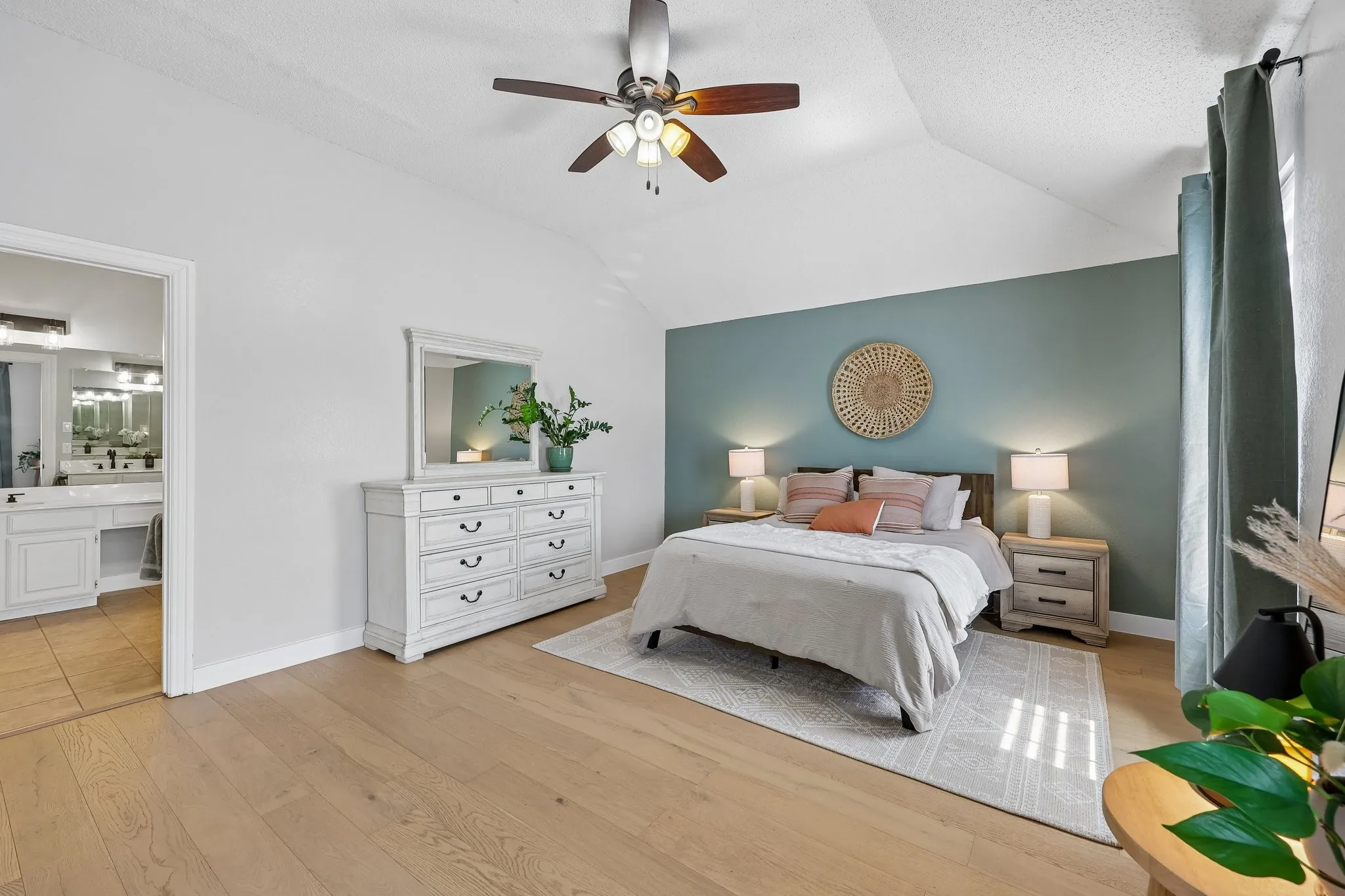Single Family Residence For Rent in Collin County , 18765 Vista Del Sol, Dallas, Texas 75287, 3 Bedroom, 3 Bathroom, 2 Garage spaces, 2,457 Sqft, built in 1990, mls#21389662, Real Estate Agent in Dallas, Homes For Rent in Collin county, Homes For Rent in Dallas, Realtor in Dallas Texas, Real Estate Brokerage Independent Realty Texas, Luminita Cordes Realtor