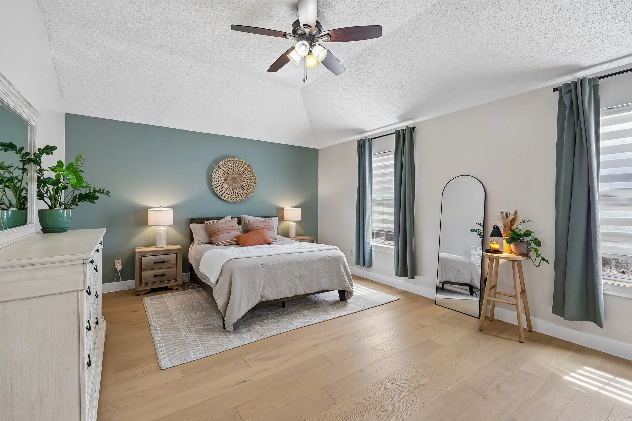 Single Family Residence For Rent in Collin County , 18765 Vista Del Sol, Dallas, Texas 75287, 3 Bedroom, 3 Bathroom, 2 Garage spaces, 2,457 Sqft, built in 1990, mls#21389662, Real Estate Agent in Dallas, Homes For Rent in Collin county, Homes For Rent in Dallas, Realtor in Dallas Texas, Real Estate Brokerage Independent Realty Texas, Luminita Cordes Realtor