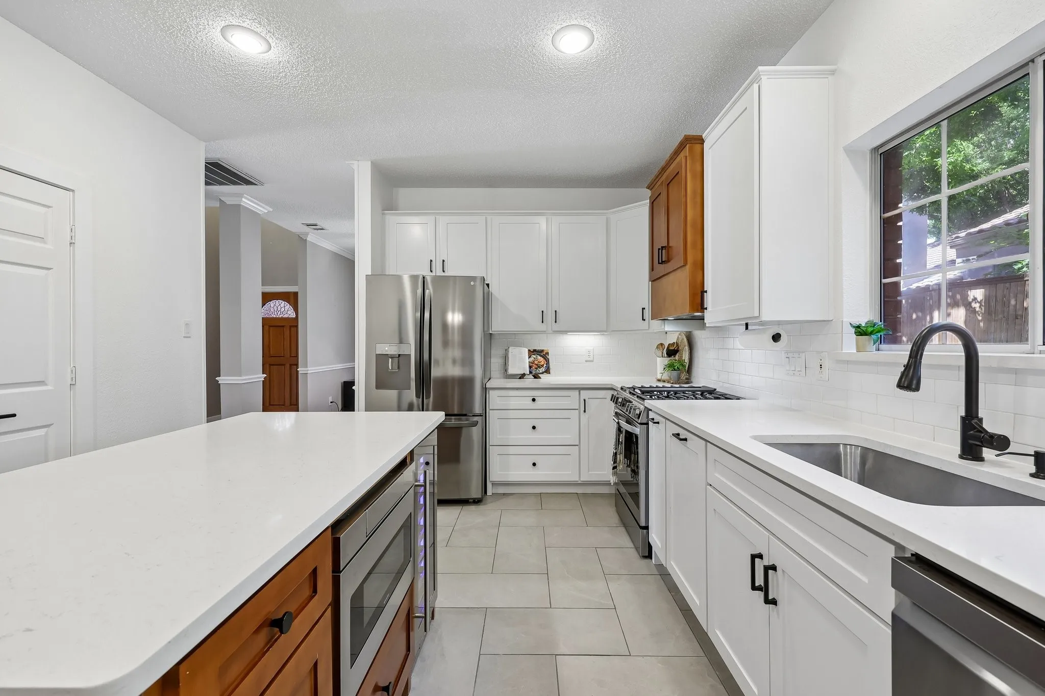 Single Family Residence For Rent in Collin County , 18765 Vista Del Sol, Dallas, Texas 75287, 3 Bedroom, 3 Bathroom, 2 Garage spaces, 2,457 Sqft, built in 1990, mls#21389662, Real Estate Agent in Dallas, Homes For Rent in Collin county, Homes For Rent in Dallas, Realtor in Dallas Texas, Real Estate Brokerage Independent Realty Texas, Luminita Cordes Realtor