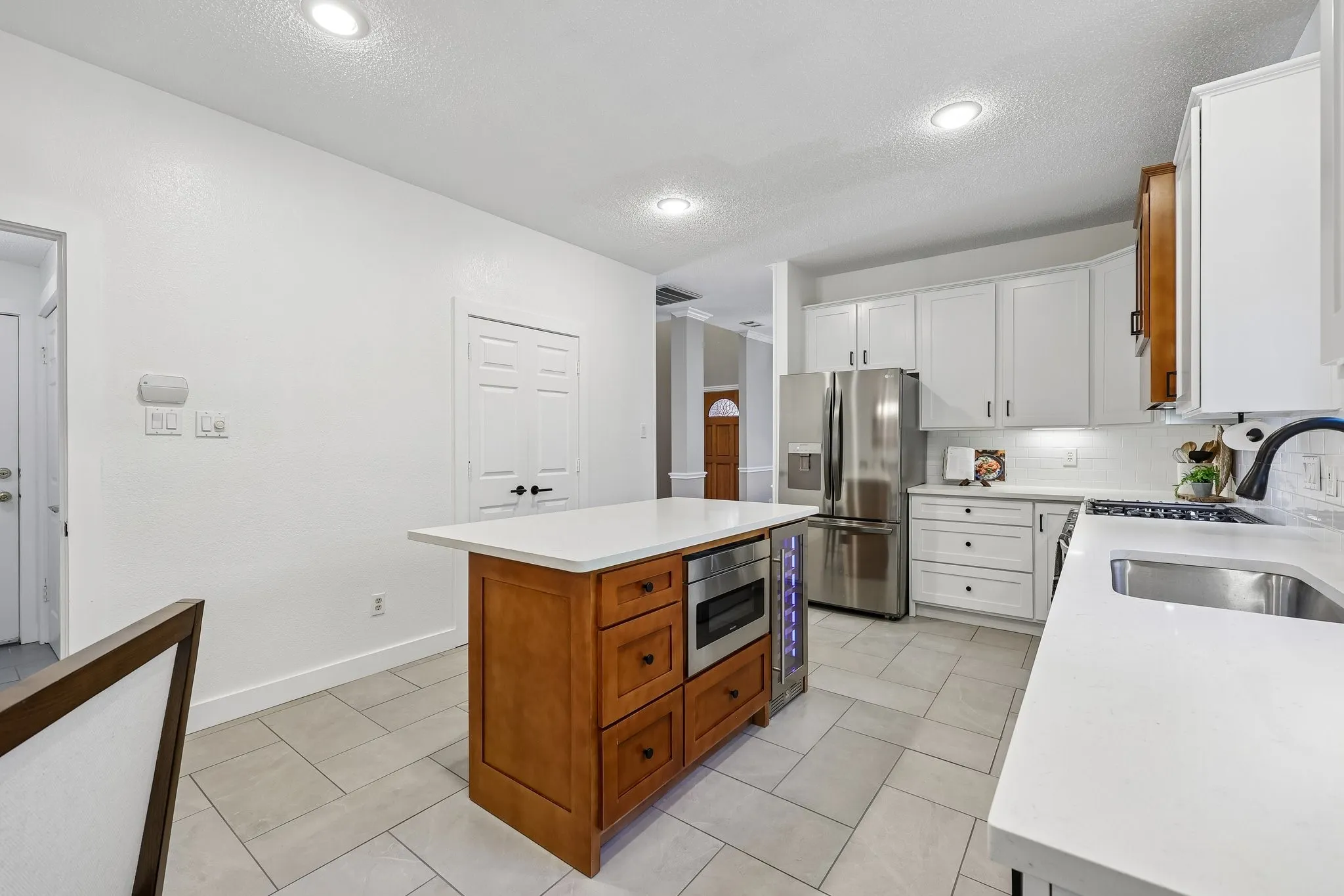 Single Family Residence For Rent in Collin County , 18765 Vista Del Sol, Dallas, Texas 75287, 3 Bedroom, 3 Bathroom, 2 Garage spaces, 2,457 Sqft, built in 1990, mls#21389662, Real Estate Agent in Dallas, Homes For Rent in Collin county, Homes For Rent in Dallas, Realtor in Dallas Texas, Real Estate Brokerage Independent Realty Texas, Luminita Cordes Realtor
