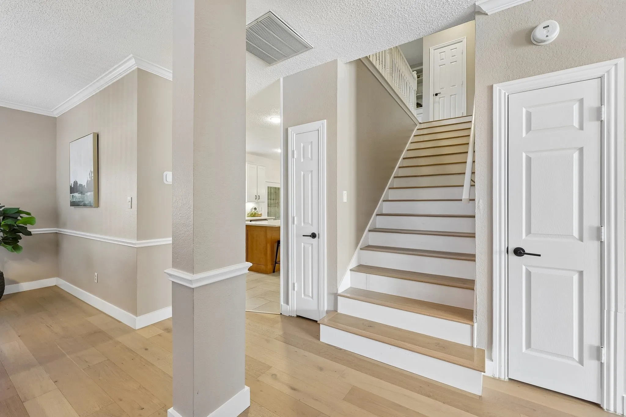 Single Family Residence For Rent in Collin County , 18765 Vista Del Sol, Dallas, Texas 75287, 3 Bedroom, 3 Bathroom, 2 Garage spaces, 2,457 Sqft, built in 1990, mls#21389662, Real Estate Agent in Dallas, Homes For Rent in Collin county, Homes For Rent in Dallas, Realtor in Dallas Texas, Real Estate Brokerage Independent Realty Texas, Luminita Cordes Realtor