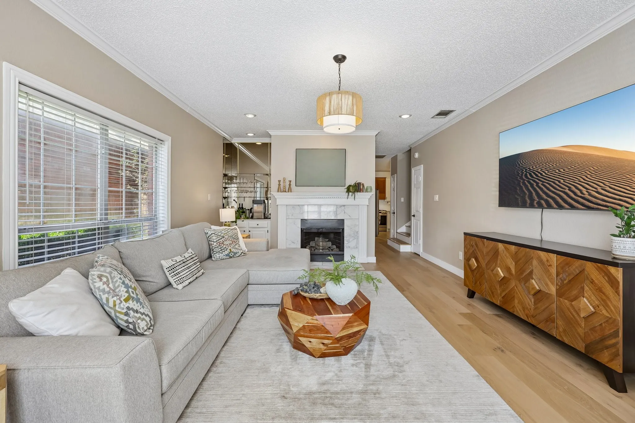 Single Family Residence For Rent in Collin County , 18765 Vista Del Sol, Dallas, Texas 75287, 3 Bedroom, 3 Bathroom, 2 Garage spaces, 2,457 Sqft, built in 1990, mls#21389662, Real Estate Agent in Dallas, Homes For Rent in Collin county, Homes For Rent in Dallas, Realtor in Dallas Texas, Real Estate Brokerage Independent Realty Texas, Luminita Cordes Realtor