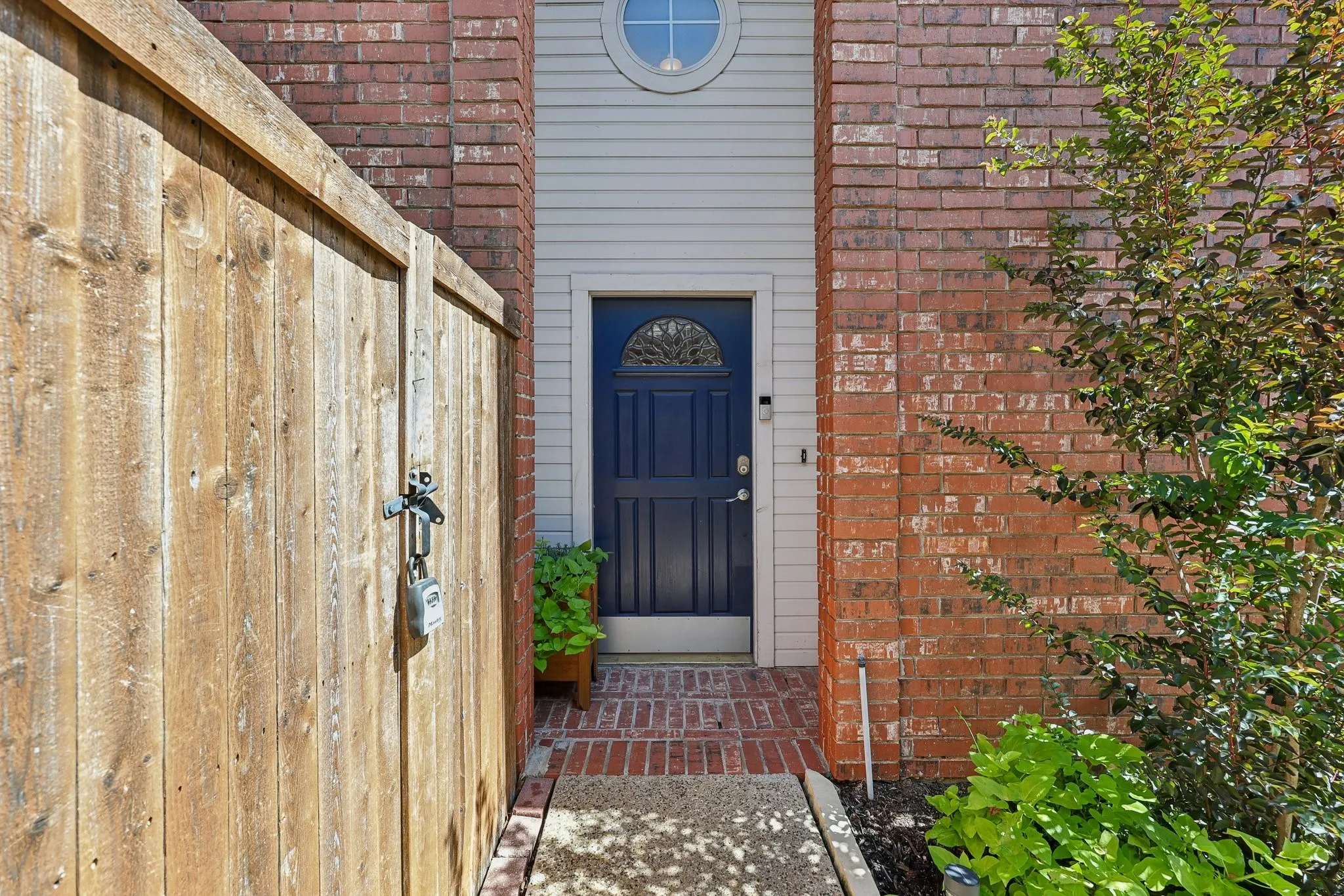 Single Family Residence For Rent in Collin County , 18765 Vista Del Sol, Dallas, Texas 75287, 3 Bedroom, 3 Bathroom, 2 Garage spaces, 2,457 Sqft, built in 1990, mls#21389662, Real Estate Agent in Dallas, Homes For Rent in Collin county, Homes For Rent in Dallas, Realtor in Dallas Texas, Real Estate Brokerage Independent Realty Texas, Luminita Cordes Realtor