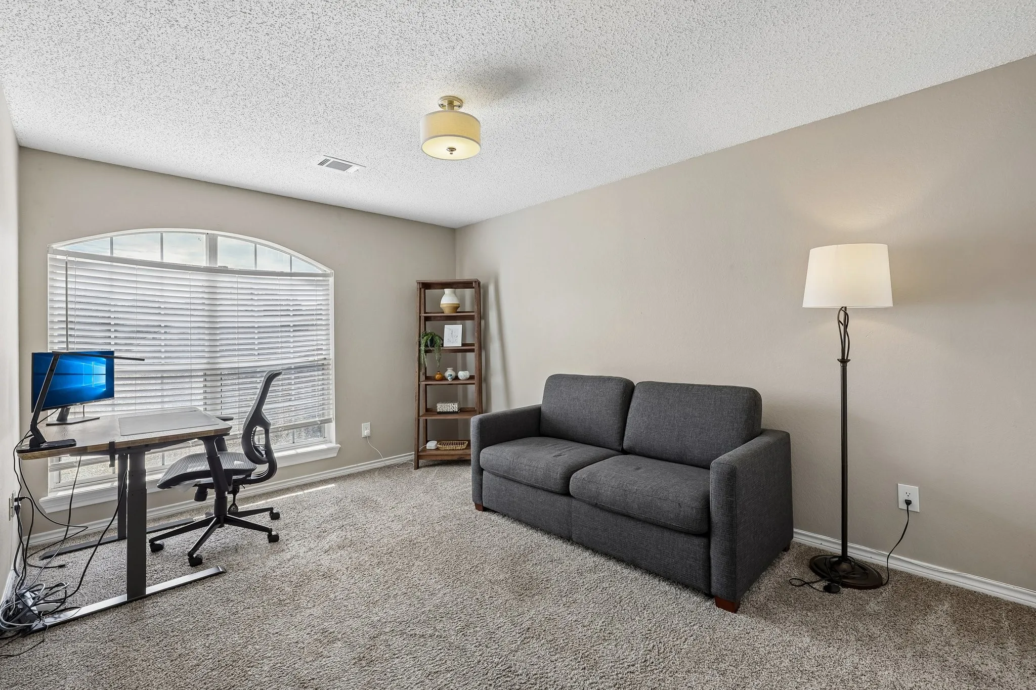 Single Family Residence For Rent in Collin County , 18765 Vista Del Sol, Dallas, Texas 75287, 3 Bedroom, 3 Bathroom, 2 Garage spaces, 2,457 Sqft, built in 1990, mls#21389662, Real Estate Agent in Dallas, Homes For Rent in Collin county, Homes For Rent in Dallas, Realtor in Dallas Texas, Real Estate Brokerage Independent Realty Texas, Luminita Cordes Realtor