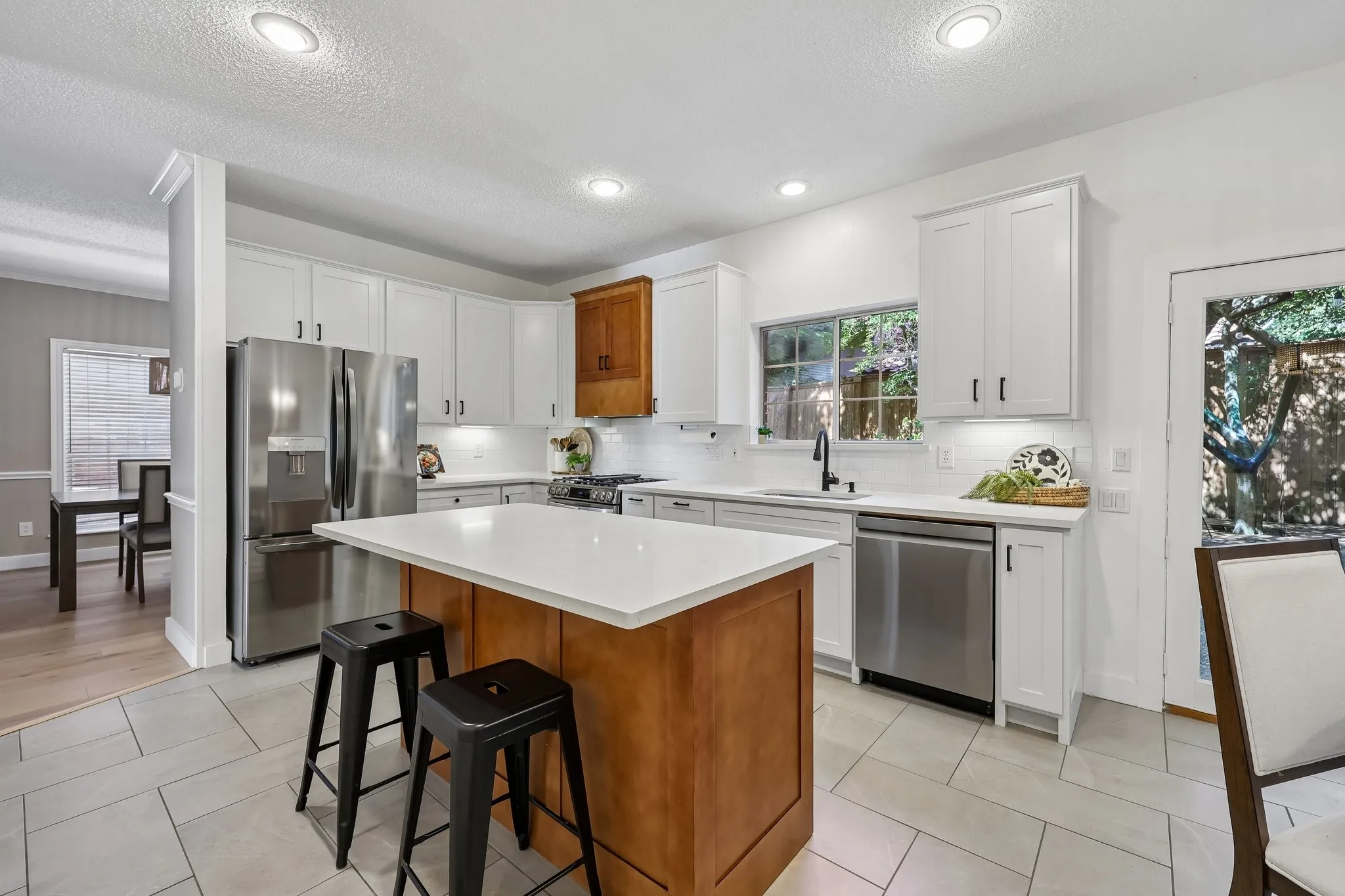 Single Family Residence For Rent in Collin County , 18765 Vista Del Sol, Dallas, Texas 75287, 3 Bedroom, 3 Bathroom, 2 Garage spaces, 2,457 Sqft, built in 1990, mls#21389662, Real Estate Agent in Dallas, Homes For Rent in Collin county, Homes For Rent in Dallas, Realtor in Dallas Texas, Real Estate Brokerage Independent Realty Texas, Luminita Cordes Realtor