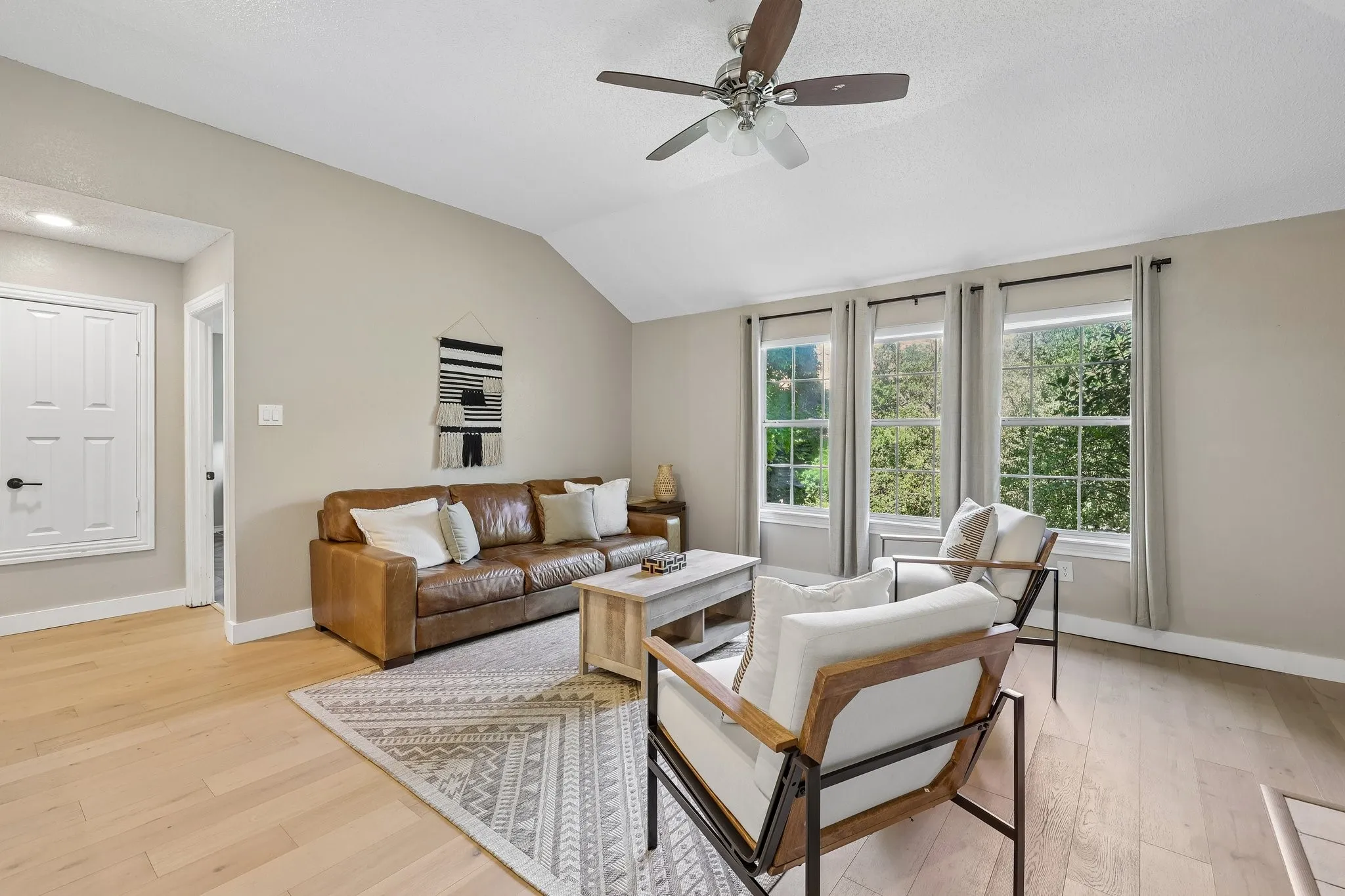 Single Family Residence For Rent in Collin County , 18765 Vista Del Sol, Dallas, Texas 75287, 3 Bedroom, 3 Bathroom, 2 Garage spaces, 2,457 Sqft, built in 1990, mls#21389662, Real Estate Agent in Dallas, Homes For Rent in Collin county, Homes For Rent in Dallas, Realtor in Dallas Texas, Real Estate Brokerage Independent Realty Texas, Luminita Cordes Realtor