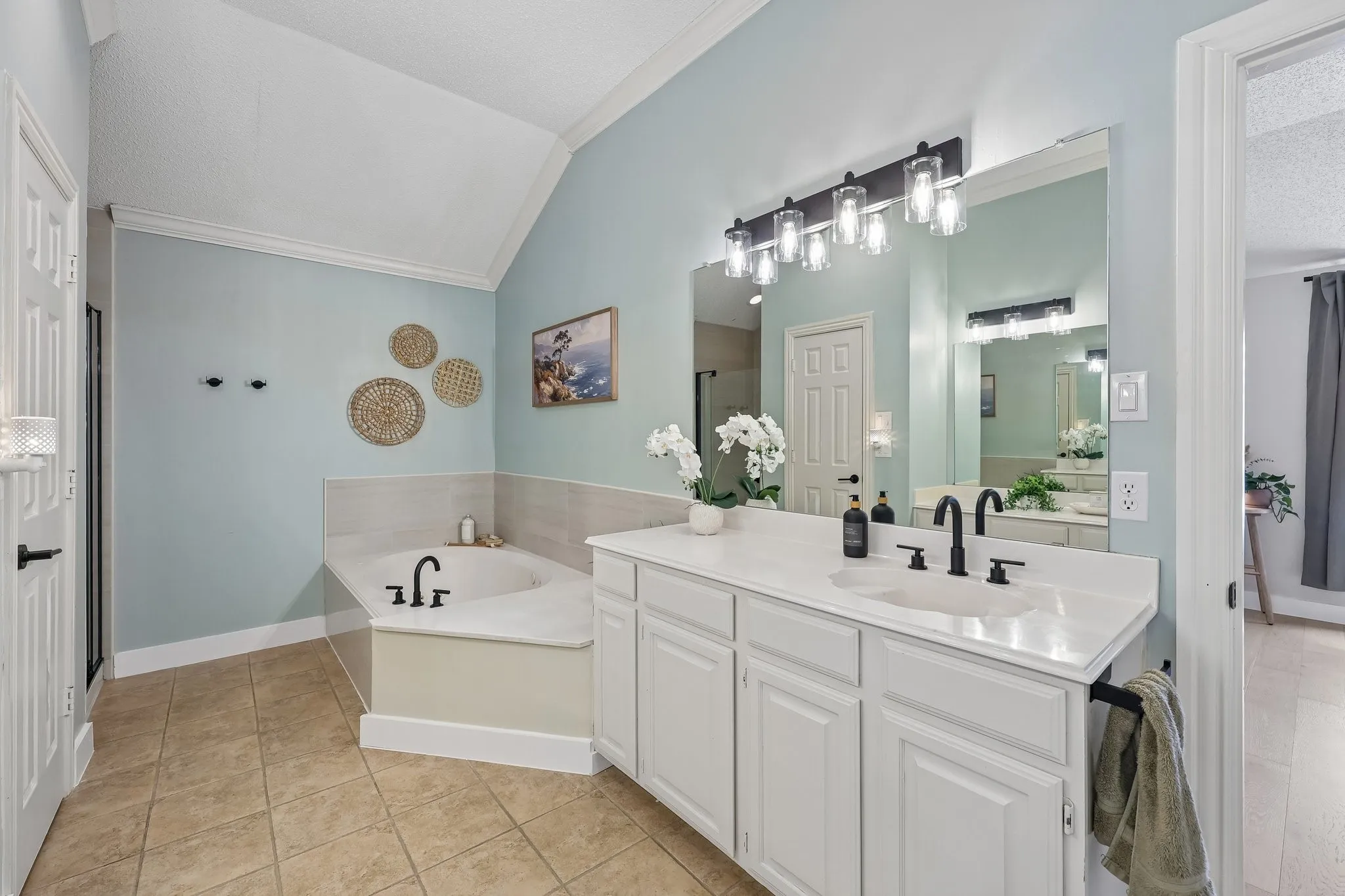 Single Family Residence For Rent in Collin County , 18765 Vista Del Sol, Dallas, Texas 75287, 3 Bedroom, 3 Bathroom, 2 Garage spaces, 2,457 Sqft, built in 1990, mls#21389662, Real Estate Agent in Dallas, Homes For Rent in Collin county, Homes For Rent in Dallas, Realtor in Dallas Texas, Real Estate Brokerage Independent Realty Texas, Luminita Cordes Realtor