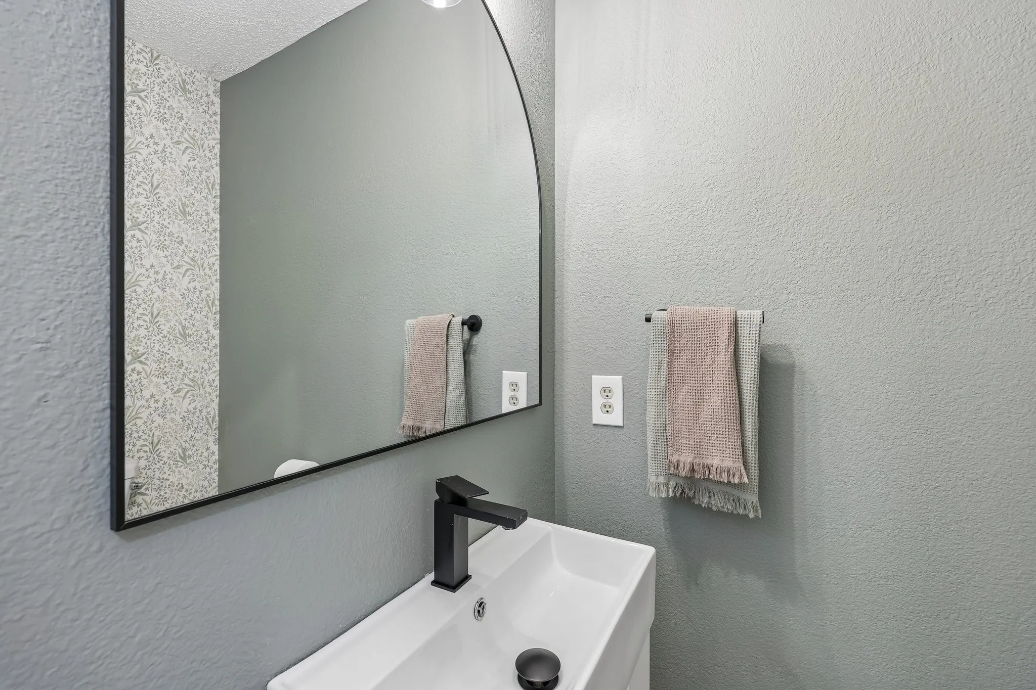 Single Family Residence For Rent in Collin County , 18765 Vista Del Sol, Dallas, Texas 75287, 3 Bedroom, 3 Bathroom, 2 Garage spaces, 2,457 Sqft, built in 1990, mls#21389662, Real Estate Agent in Dallas, Homes For Rent in Collin county, Homes For Rent in Dallas, Realtor in Dallas Texas, Real Estate Brokerage Independent Realty Texas, Luminita Cordes Realtor