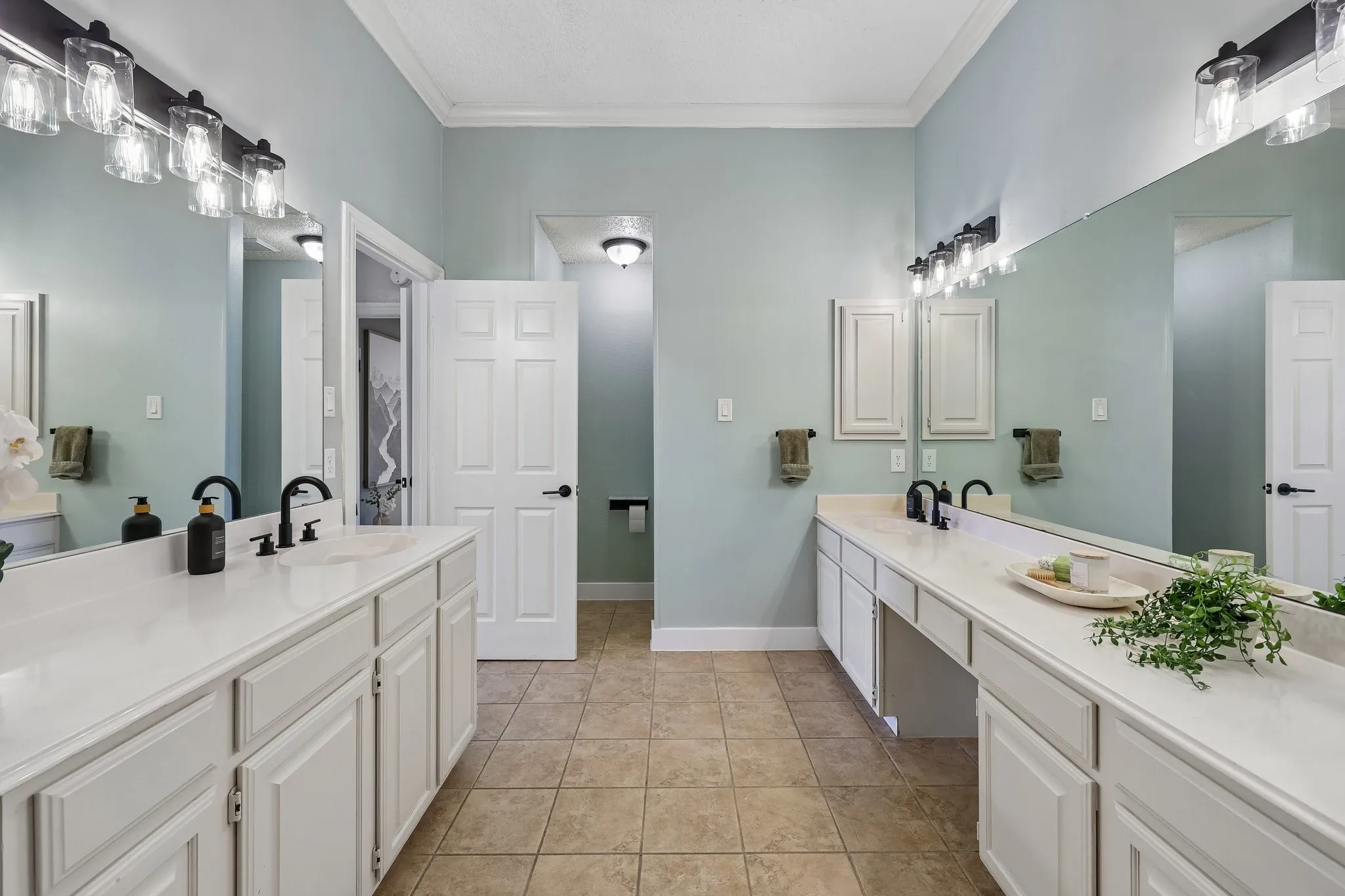 Single Family Residence For Rent in Collin County , 18765 Vista Del Sol, Dallas, Texas 75287, 3 Bedroom, 3 Bathroom, 2 Garage spaces, 2,457 Sqft, built in 1990, mls#21389662, Real Estate Agent in Dallas, Homes For Rent in Collin county, Homes For Rent in Dallas, Realtor in Dallas Texas, Real Estate Brokerage Independent Realty Texas, Luminita Cordes Realtor