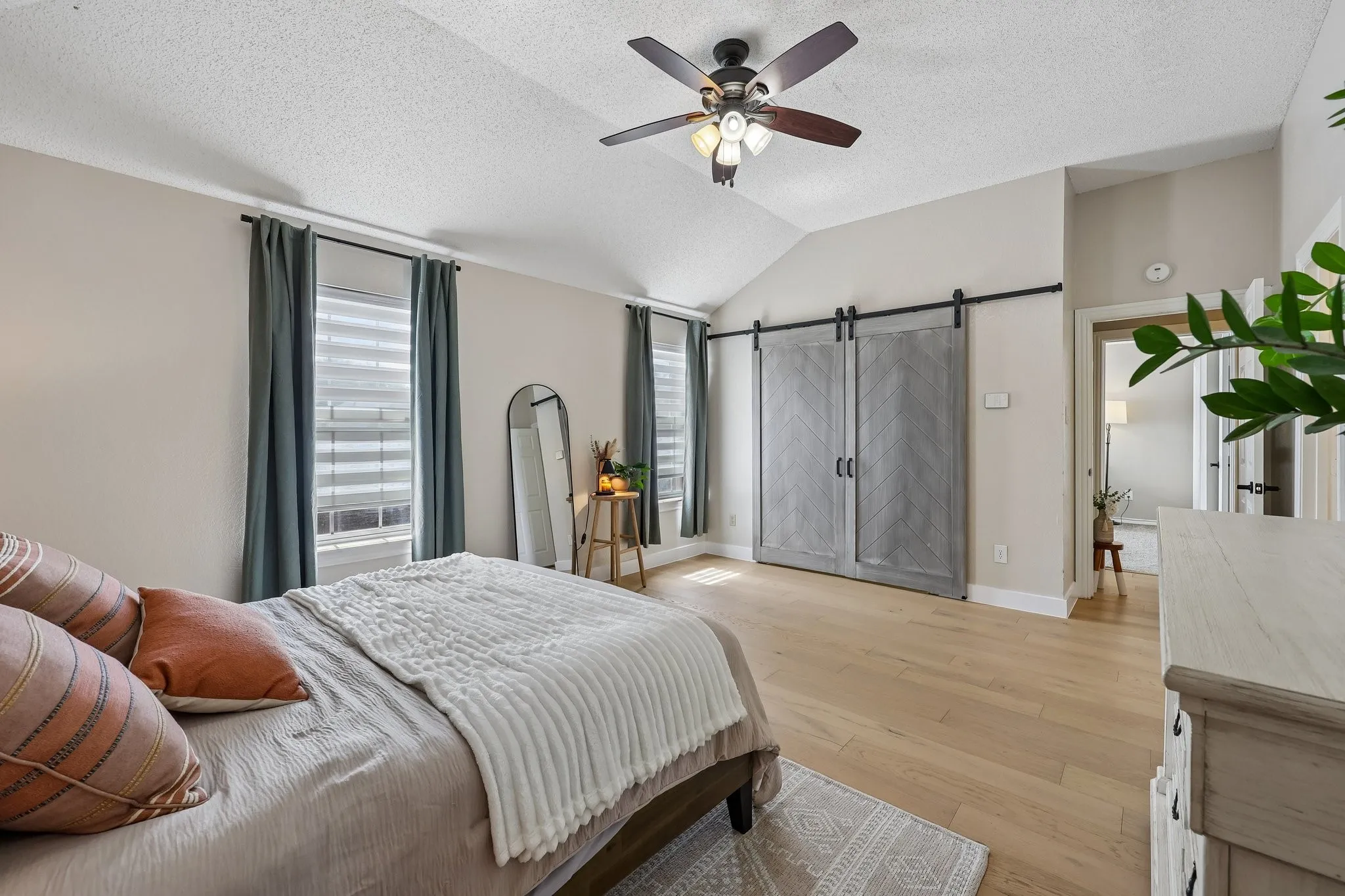 Single Family Residence For Rent in Collin County , 18765 Vista Del Sol, Dallas, Texas 75287, 3 Bedroom, 3 Bathroom, 2 Garage spaces, 2,457 Sqft, built in 1990, mls#21389662, Real Estate Agent in Dallas, Homes For Rent in Collin county, Homes For Rent in Dallas, Realtor in Dallas Texas, Real Estate Brokerage Independent Realty Texas, Luminita Cordes Realtor