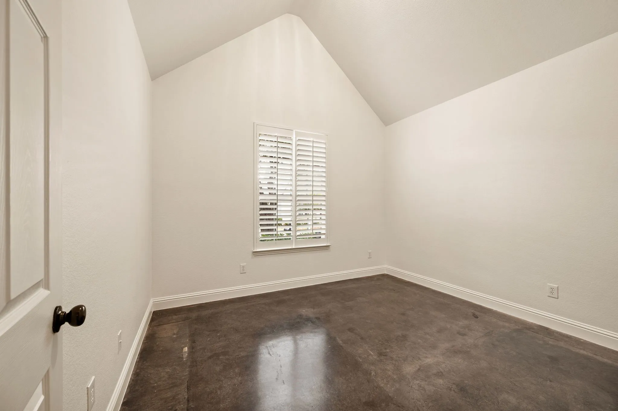 Single Family Residence For Sale in Tarrant County , 2301 Grizzly Run Lane, Euless, Texas 76039, 3 Bedroom, 2 Bathroom, 2 Garage spaces, 1,861 Sqft, built in 2005, mls#21336986, Real Estate Agent in Euless, Homes For Sale in Tarrant county, Homes For Sale in Euless, Realtor in Euless Texas, Real Estate Brokerage Independent Realty Texas, Luminita Cordes Realtor