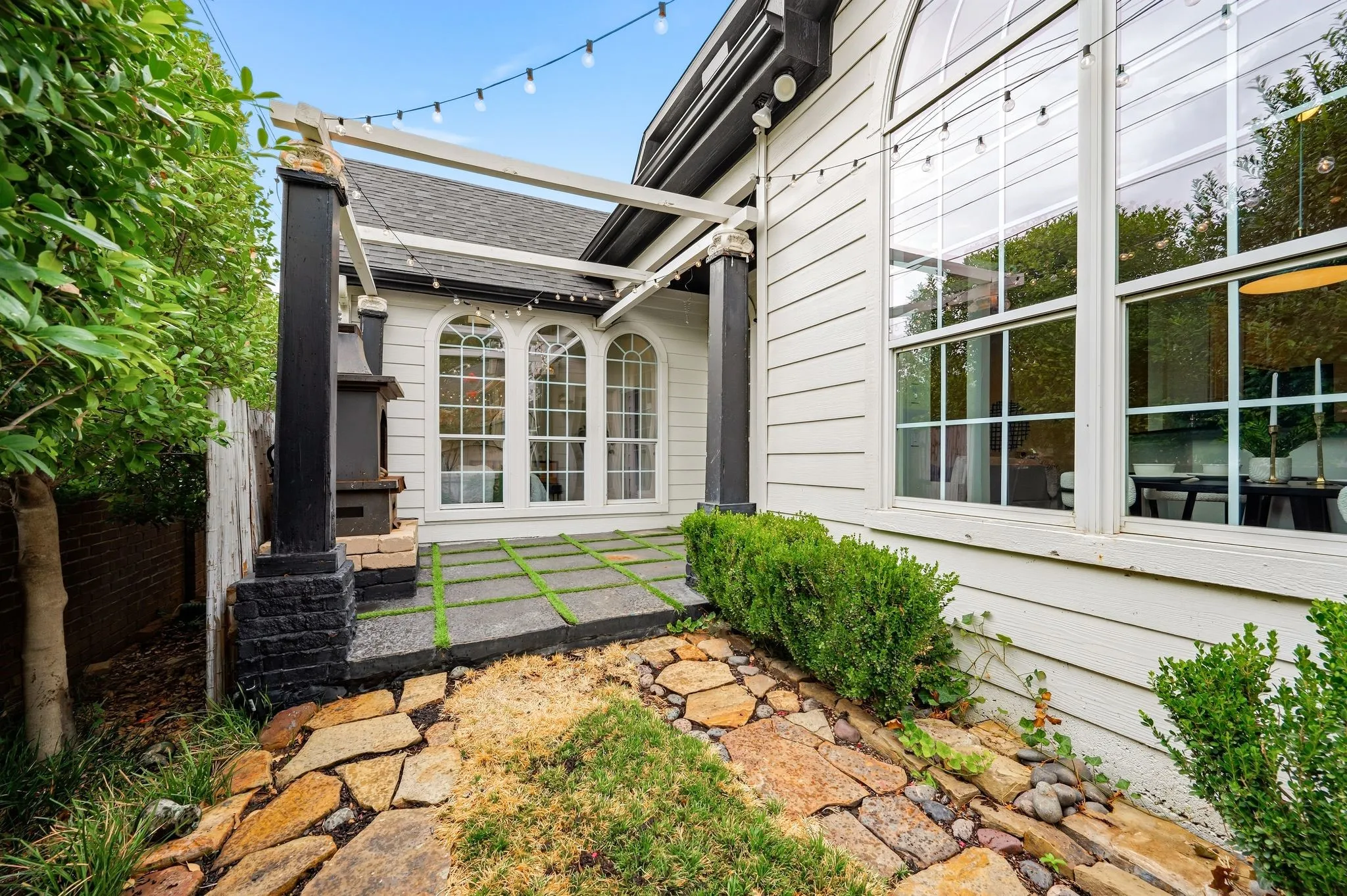Single Family Residence For Sale in Tarrant County , 2301 Grizzly Run Lane, Euless, Texas 76039, 3 Bedroom, 2 Bathroom, 2 Garage spaces, 1,861 Sqft, built in 2005, mls#21336986, Real Estate Agent in Euless, Homes For Sale in Tarrant county, Homes For Sale in Euless, Realtor in Euless Texas, Real Estate Brokerage Independent Realty Texas, Luminita Cordes Realtor