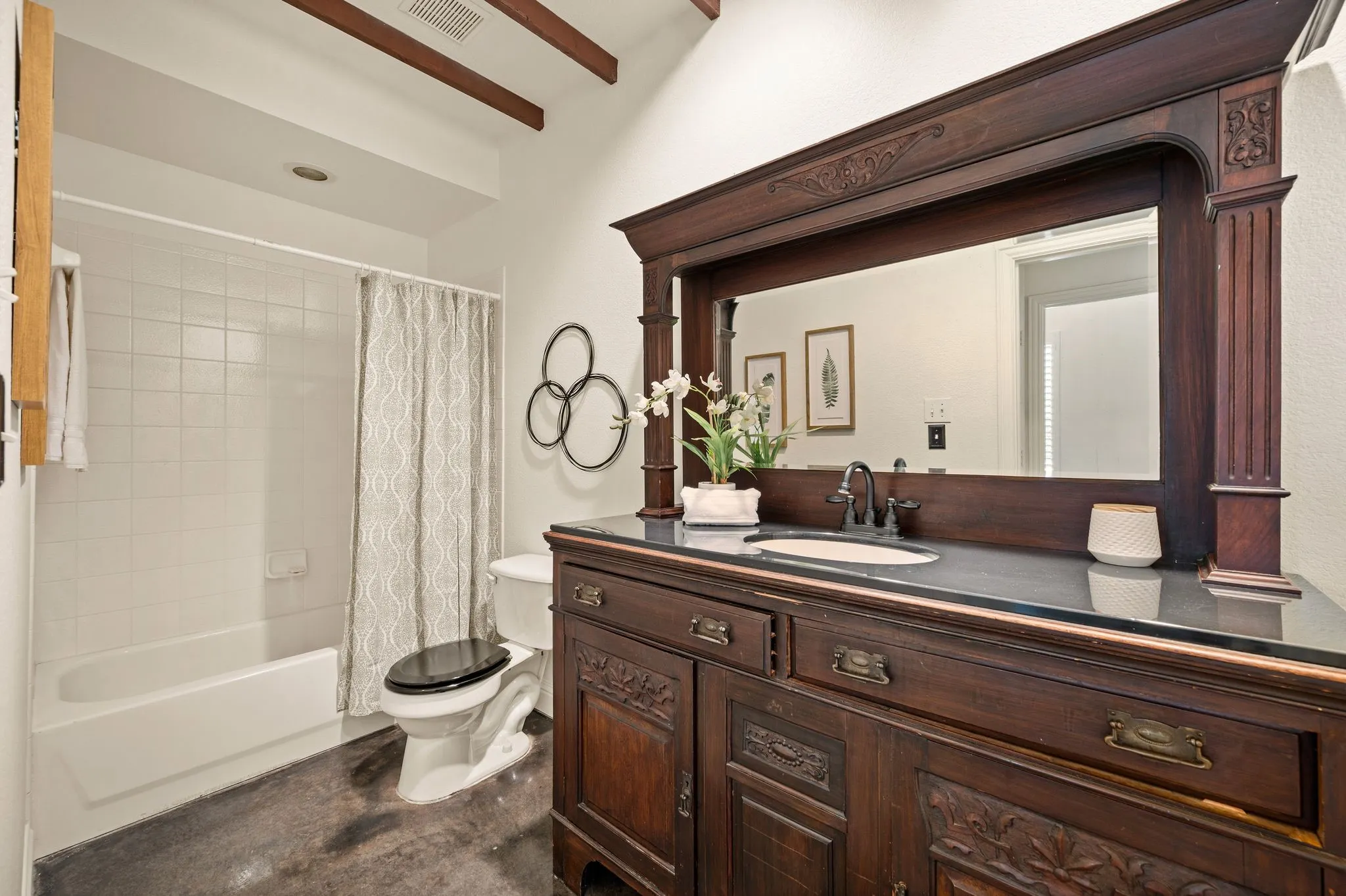 Single Family Residence For Sale in Tarrant County , 2301 Grizzly Run Lane, Euless, Texas 76039, 3 Bedroom, 2 Bathroom, 2 Garage spaces, 1,861 Sqft, built in 2005, mls#21336986, Real Estate Agent in Euless, Homes For Sale in Tarrant county, Homes For Sale in Euless, Realtor in Euless Texas, Real Estate Brokerage Independent Realty Texas, Luminita Cordes Realtor