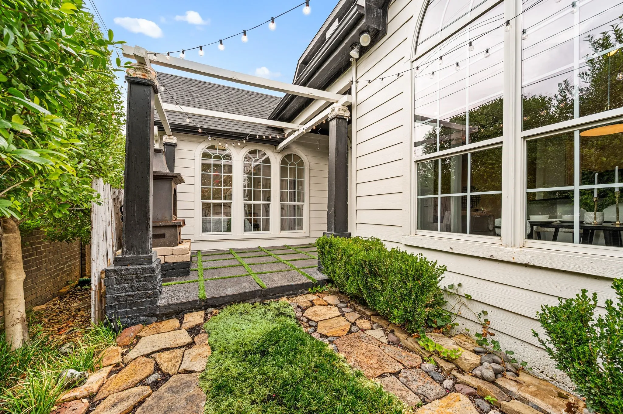 Single Family Residence For Sale in Tarrant County , 2301 Grizzly Run Lane, Euless, Texas 76039, 3 Bedroom, 2 Bathroom, 2 Garage spaces, 1,861 Sqft, built in 2005, mls#21336986, Real Estate Agent in Euless, Homes For Sale in Tarrant county, Homes For Sale in Euless, Realtor in Euless Texas, Real Estate Brokerage Independent Realty Texas, Luminita Cordes Realtor