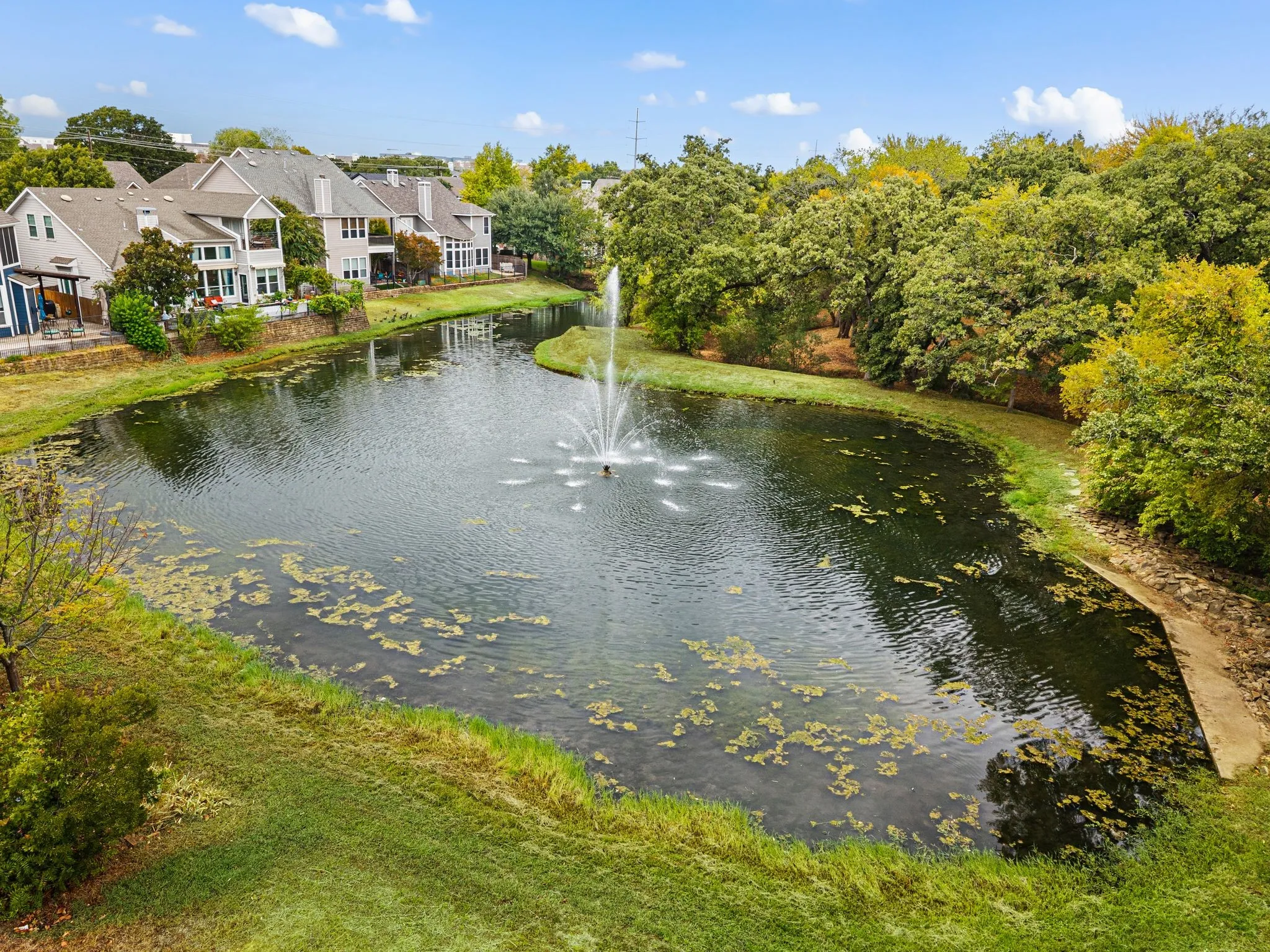 Single Family Residence For Sale in Tarrant County , 2301 Grizzly Run Lane, Euless, Texas 76039, 3 Bedroom, 2 Bathroom, 2 Garage spaces, 1,861 Sqft, built in 2005, mls#21336986, Real Estate Agent in Euless, Homes For Sale in Tarrant county, Homes For Sale in Euless, Realtor in Euless Texas, Real Estate Brokerage Independent Realty Texas, Luminita Cordes Realtor