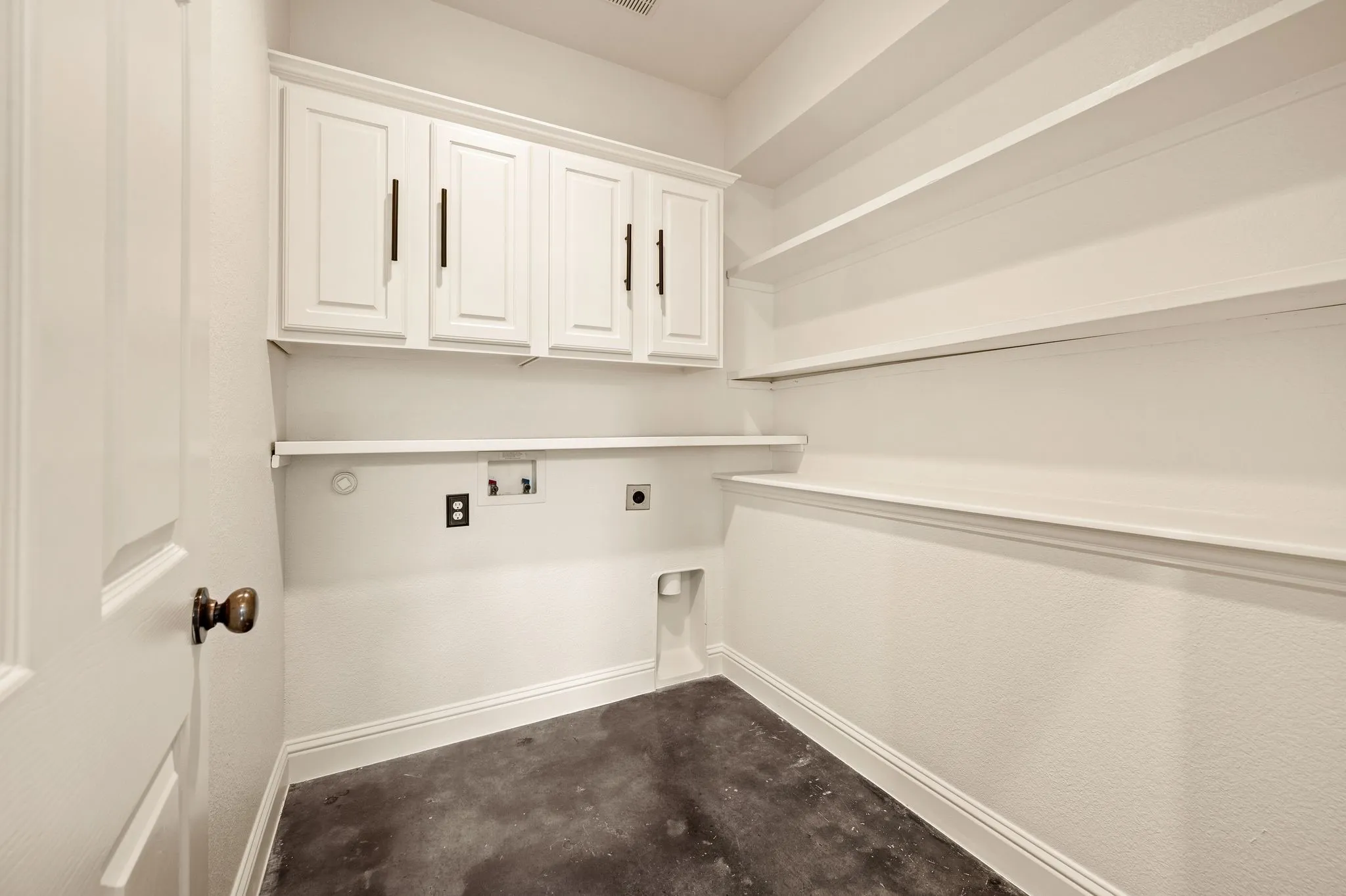 Single Family Residence For Sale in Tarrant County , 2301 Grizzly Run Lane, Euless, Texas 76039, 3 Bedroom, 2 Bathroom, 2 Garage spaces, 1,861 Sqft, built in 2005, mls#21336986, Real Estate Agent in Euless, Homes For Sale in Tarrant county, Homes For Sale in Euless, Realtor in Euless Texas, Real Estate Brokerage Independent Realty Texas, Luminita Cordes Realtor