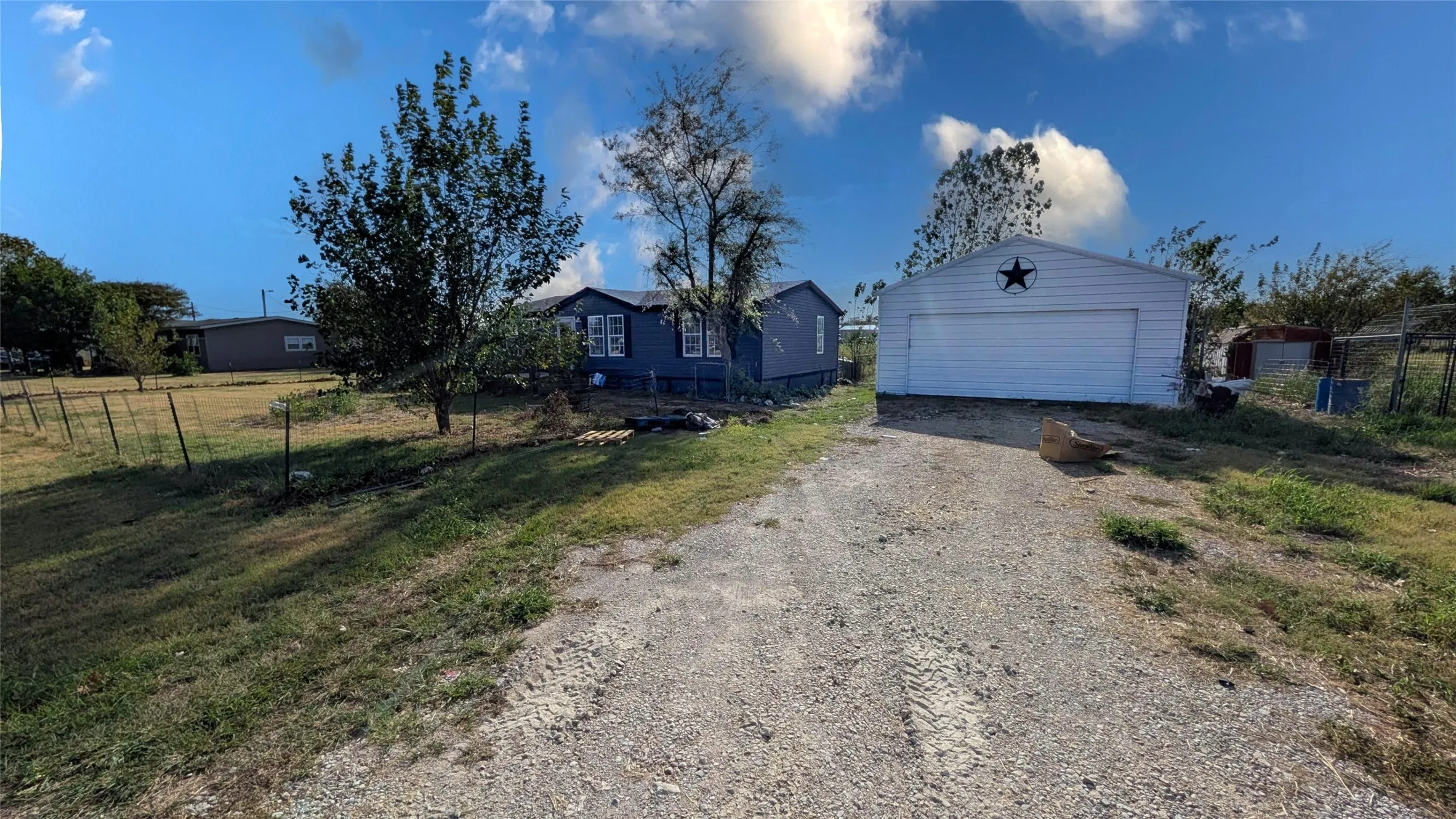 Single Family Residence For Sale in Denton County , 11687 Buttercup Lane, Justin, Texas 76247, 3 Bedroom, 2 Bathroom, 2 Garage spaces, 1,232 Sqft, built in 2002, mls#21389541, Real Estate Agent in Justin, Homes For Sale in Denton county, Homes For Sale in Justin, Realtor in Justin Texas, Real Estate Brokerage Independent Realty Texas, Luminita Cordes Realtor