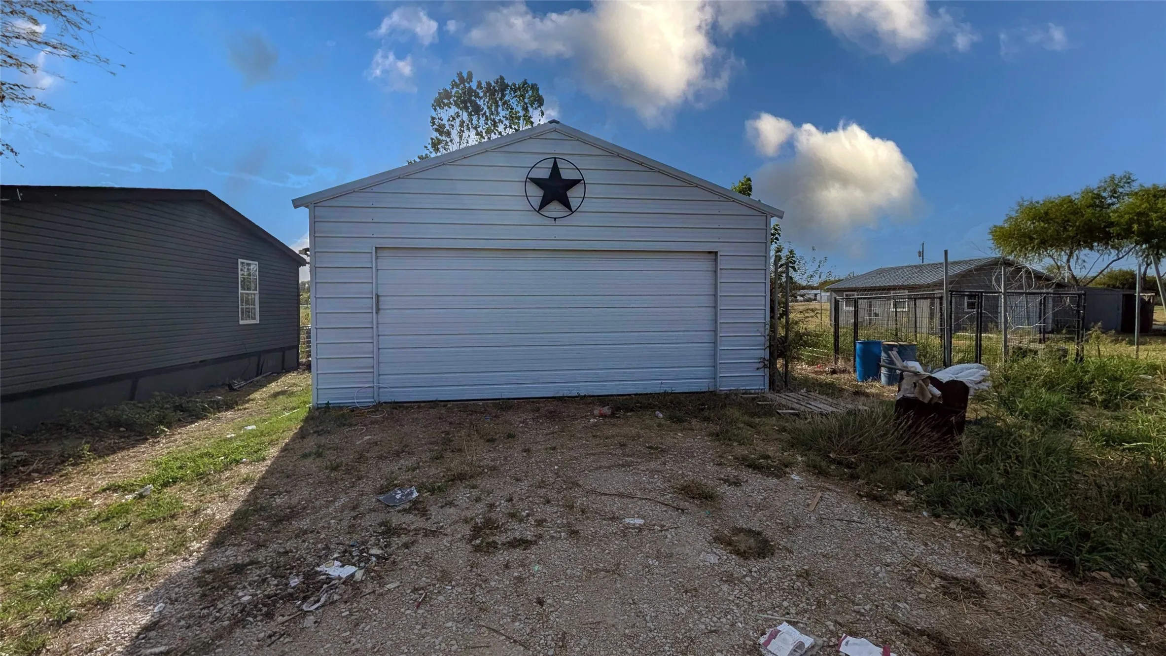 Single Family Residence For Sale in Denton County , 11687 Buttercup Lane, Justin, Texas 76247, 3 Bedroom, 2 Bathroom, 2 Garage spaces, 1,232 Sqft, built in 2002, mls#21389541, Real Estate Agent in Justin, Homes For Sale in Denton county, Homes For Sale in Justin, Realtor in Justin Texas, Real Estate Brokerage Independent Realty Texas, Luminita Cordes Realtor