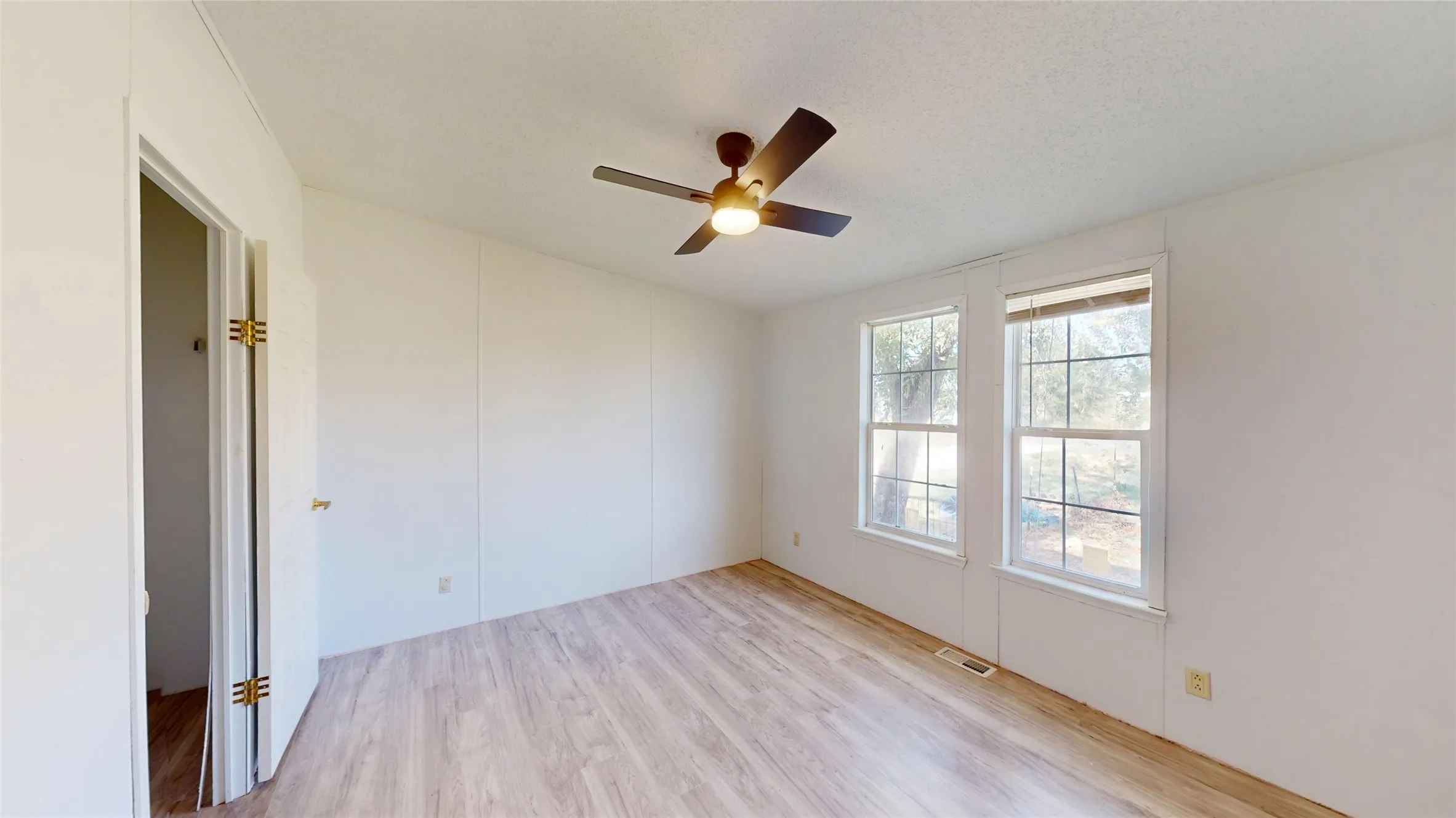 Single Family Residence For Sale in Denton County , 11687 Buttercup Lane, Justin, Texas 76247, 3 Bedroom, 2 Bathroom, 2 Garage spaces, 1,232 Sqft, built in 2002, mls#21389541, Real Estate Agent in Justin, Homes For Sale in Denton county, Homes For Sale in Justin, Realtor in Justin Texas, Real Estate Brokerage Independent Realty Texas, Luminita Cordes Realtor