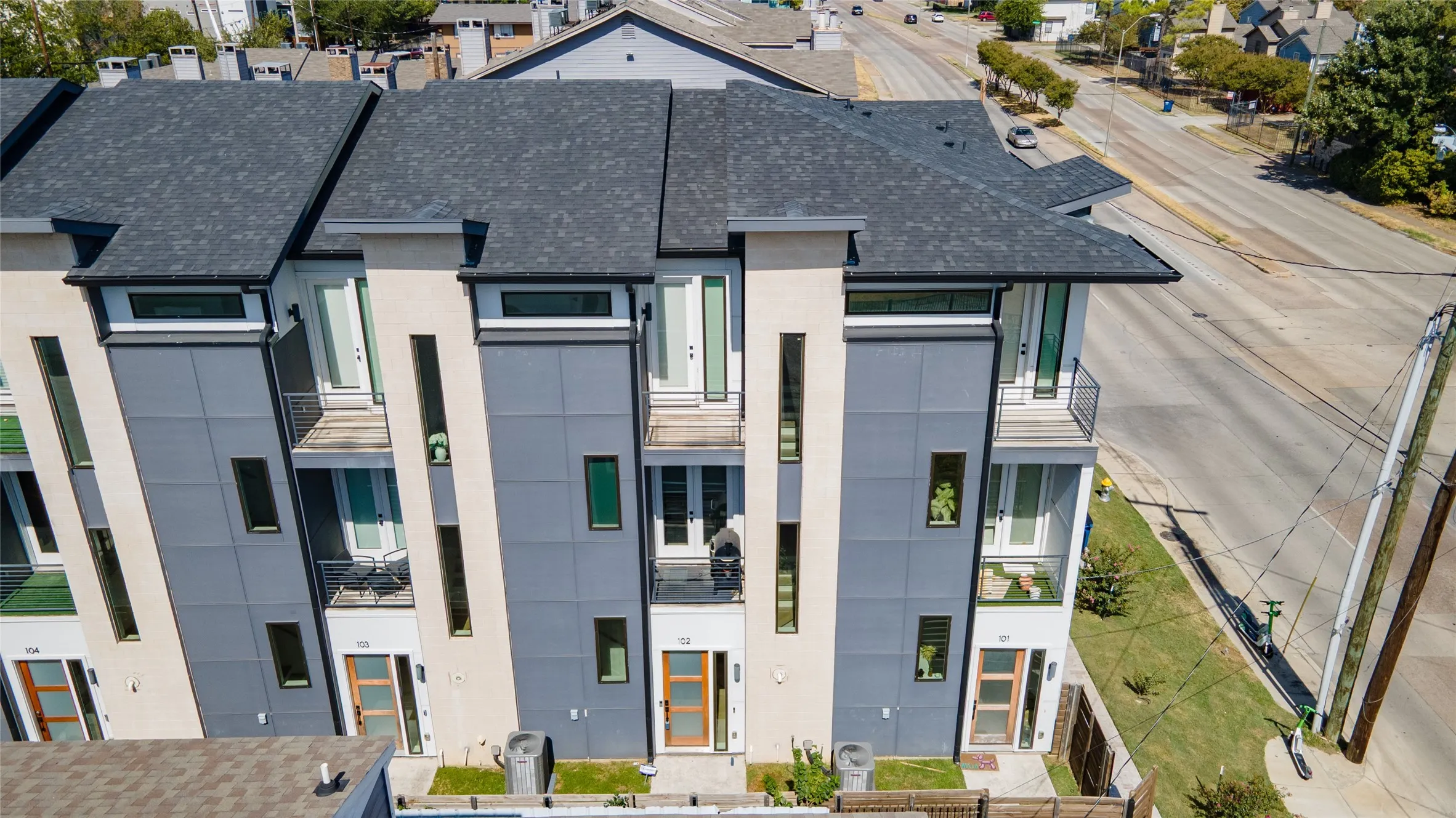 Condominium For Sale in Dallas County , 145 N Henderson Avenue 102, Dallas, Texas 75214, 2 Bedroom, 3 Bathroom, 2 Garage spaces, 1,689 Sqft, built in 2020, mls#21384820, Real Estate Agent in Dallas, Homes For Sale in Dallas county, Homes For Sale in Dallas, Realtor in Dallas Texas, Real Estate Brokerage Independent Realty Texas, Luminita Cordes Realtor