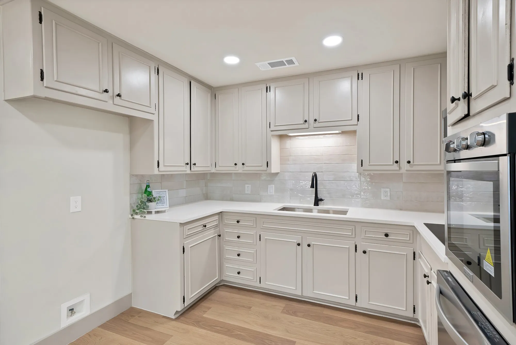 Single Family Residence For Sale in Tarrant County , 5105 Grove Street, North Richland Hills, Texas 76180, 3 Bedroom, 2 Bathroom, 2 Garage spaces, 2,227 Sqft, built in 1963, mls#21388116, Real Estate Agent in North Richland Hills, Homes For Sale in Tarrant county, Homes For Sale in North Richland Hills, Realtor in North Richland Hills Texas, Real Estate Brokerage Independent Realty Texas, Luminita Cordes Realtor