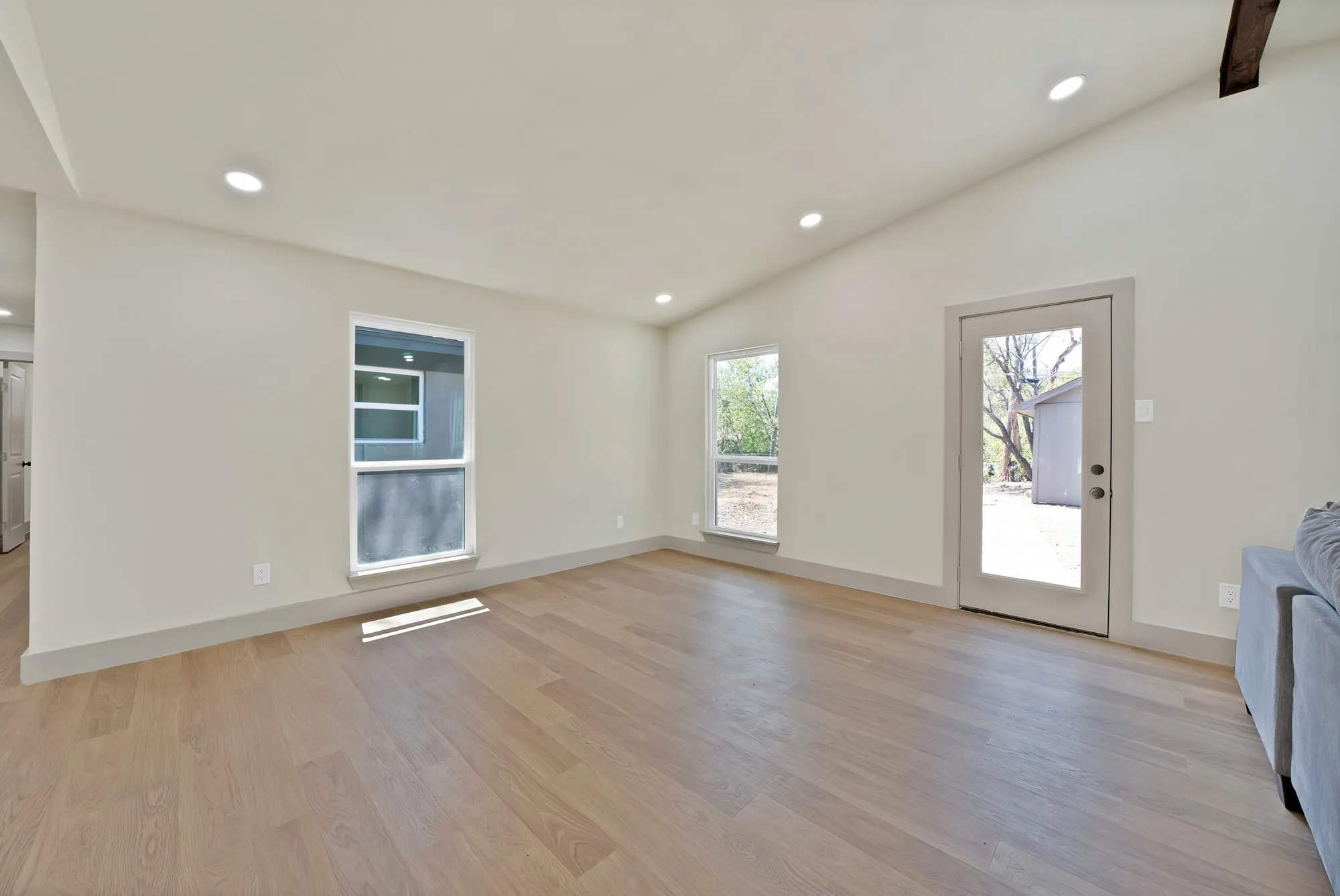 Single Family Residence For Sale in Tarrant County , 5105 Grove Street, North Richland Hills, Texas 76180, 3 Bedroom, 2 Bathroom, 2 Garage spaces, 2,227 Sqft, built in 1963, mls#21388116, Real Estate Agent in North Richland Hills, Homes For Sale in Tarrant county, Homes For Sale in North Richland Hills, Realtor in North Richland Hills Texas, Real Estate Brokerage Independent Realty Texas, Luminita Cordes Realtor