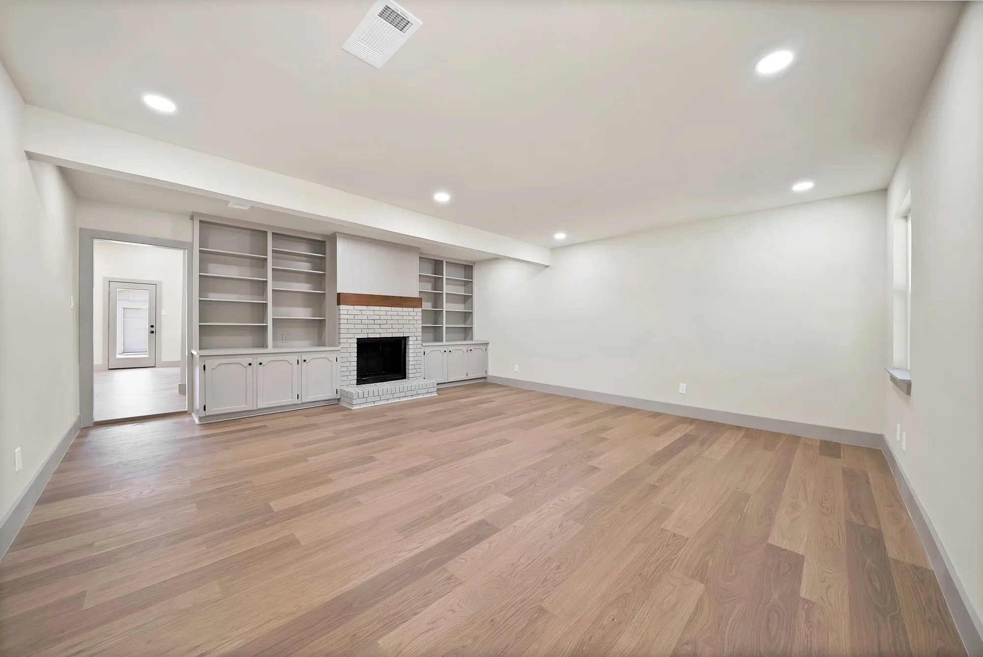 Single Family Residence For Sale in Tarrant County , 5105 Grove Street, North Richland Hills, Texas 76180, 3 Bedroom, 2 Bathroom, 2 Garage spaces, 2,227 Sqft, built in 1963, mls#21388116, Real Estate Agent in North Richland Hills, Homes For Sale in Tarrant county, Homes For Sale in North Richland Hills, Realtor in North Richland Hills Texas, Real Estate Brokerage Independent Realty Texas, Luminita Cordes Realtor