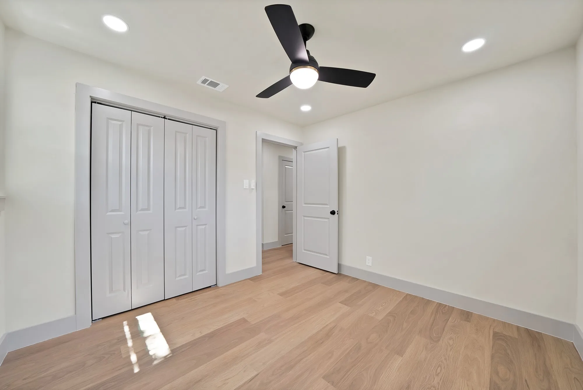 Single Family Residence For Sale in Tarrant County , 5105 Grove Street, North Richland Hills, Texas 76180, 3 Bedroom, 2 Bathroom, 2 Garage spaces, 2,227 Sqft, built in 1963, mls#21388116, Real Estate Agent in North Richland Hills, Homes For Sale in Tarrant county, Homes For Sale in North Richland Hills, Realtor in North Richland Hills Texas, Real Estate Brokerage Independent Realty Texas, Luminita Cordes Realtor