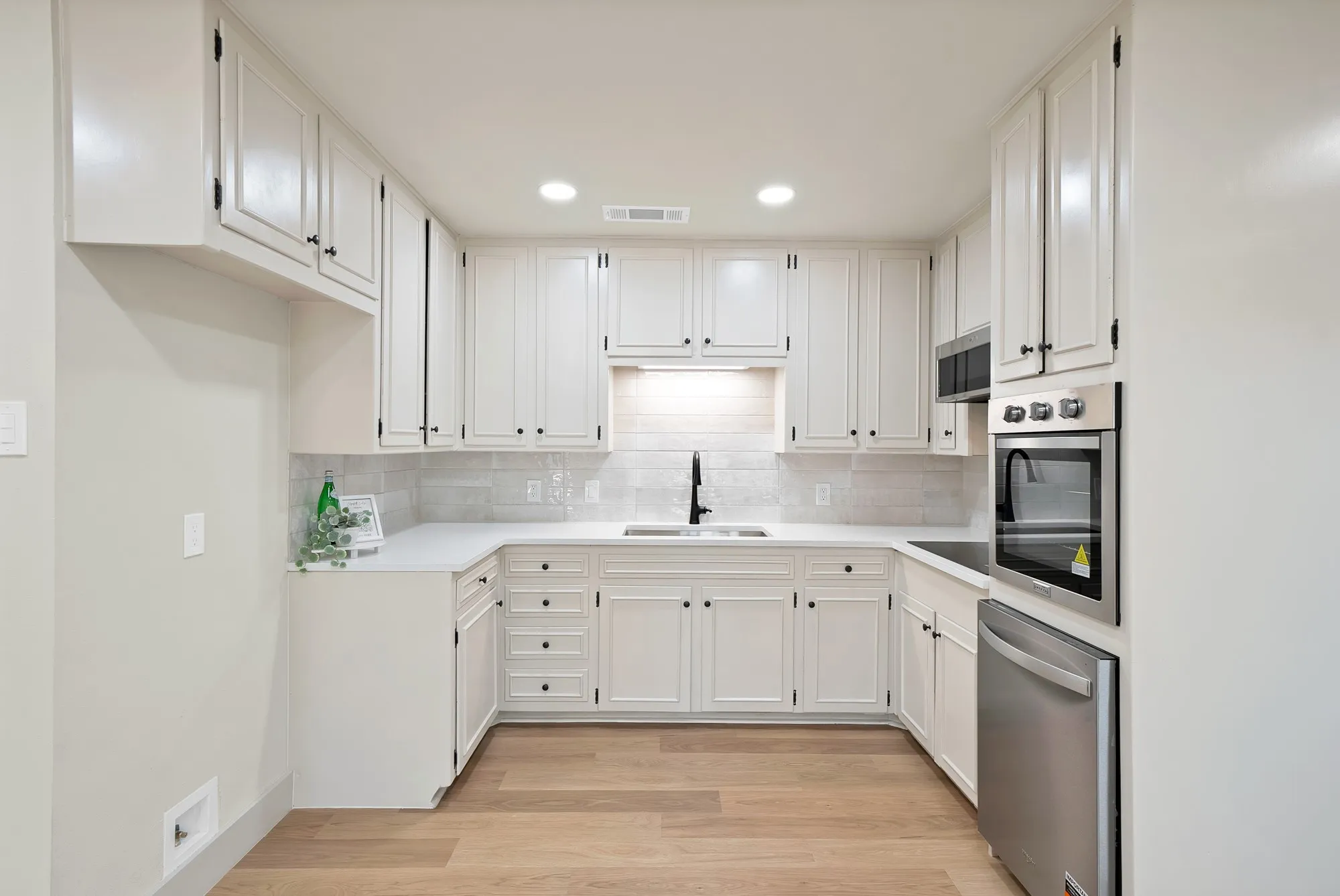 Single Family Residence For Sale in Tarrant County , 5105 Grove Street, North Richland Hills, Texas 76180, 3 Bedroom, 2 Bathroom, 2 Garage spaces, 2,227 Sqft, built in 1963, mls#21388116, Real Estate Agent in North Richland Hills, Homes For Sale in Tarrant county, Homes For Sale in North Richland Hills, Realtor in North Richland Hills Texas, Real Estate Brokerage Independent Realty Texas, Luminita Cordes Realtor