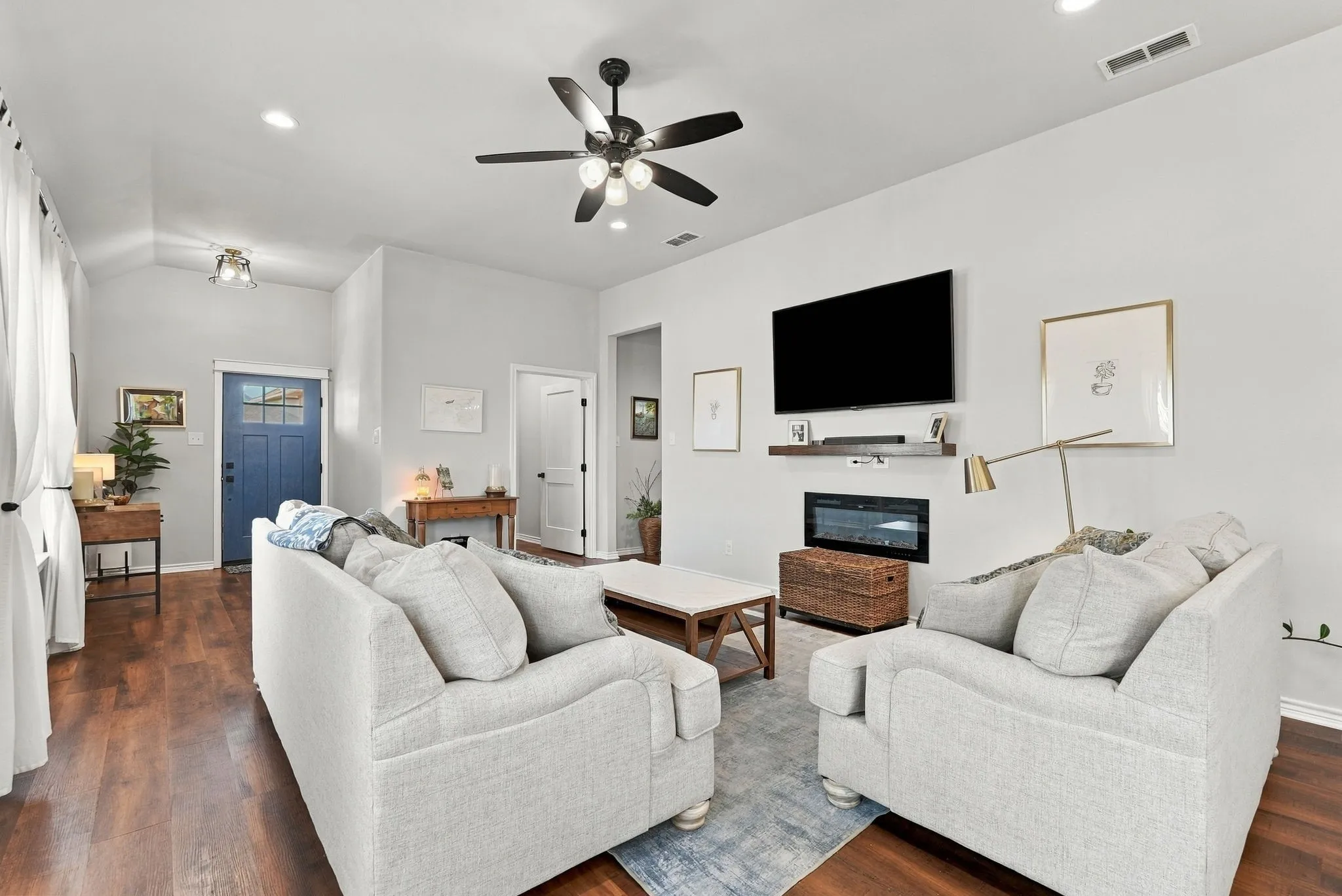 Single Family Residence For Sale in Taylor County , 7602 Florence Drive, Abilene, Texas 79606, 3 Bedroom, 2 Bathroom, 2 Garage spaces, 1,540 Sqft, built in 2022, mls#21389597, Real Estate Agent in Abilene, Homes For Sale in Taylor county, Homes For Sale in Abilene, Realtor in Abilene Texas, Real Estate Brokerage Independent Realty Texas, Luminita Cordes Realtor