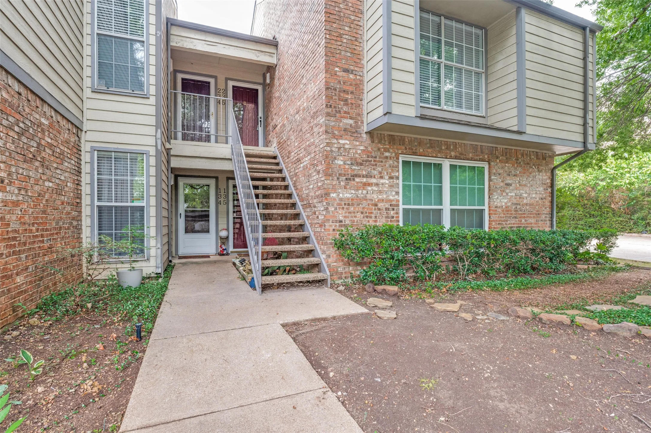 Condominium For Sale in Dallas County , 2535 Wedglea Drive 235, Dallas, Texas 75211, 1 Bedroom, 1 Bathroom, Garage spaces, 740 Sqft, built in 1983, mls#21389561, Real Estate Agent in Dallas, Homes For Sale in Dallas county, Homes For Sale in Dallas, Realtor in Dallas Texas, Real Estate Brokerage Independent Realty Texas, Luminita Cordes Realtor
