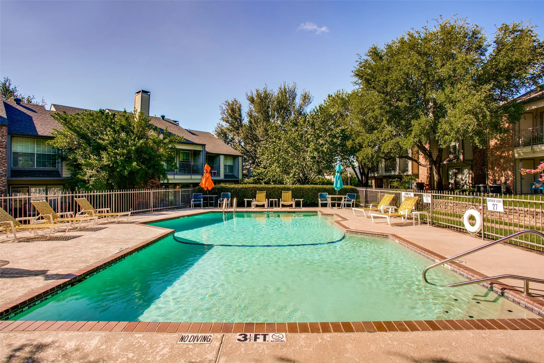 Condominium For Sale in Dallas County , 2535 Wedglea Drive 235, Dallas, Texas 75211, 1 Bedroom, 1 Bathroom, Garage spaces, 740 Sqft, built in 1983, mls#21389561, Real Estate Agent in Dallas, Homes For Sale in Dallas county, Homes For Sale in Dallas, Realtor in Dallas Texas, Real Estate Brokerage Independent Realty Texas, Luminita Cordes Realtor