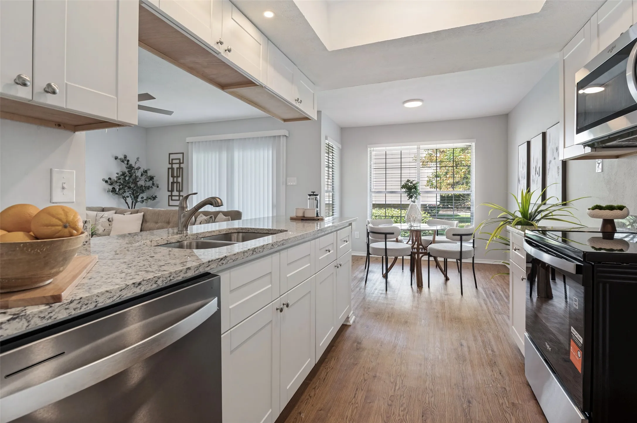 Condominium For Sale in Dallas County , 2535 Wedglea Drive 235, Dallas, Texas 75211, 1 Bedroom, 1 Bathroom, Garage spaces, 740 Sqft, built in 1983, mls#21389561, Real Estate Agent in Dallas, Homes For Sale in Dallas county, Homes For Sale in Dallas, Realtor in Dallas Texas, Real Estate Brokerage Independent Realty Texas, Luminita Cordes Realtor