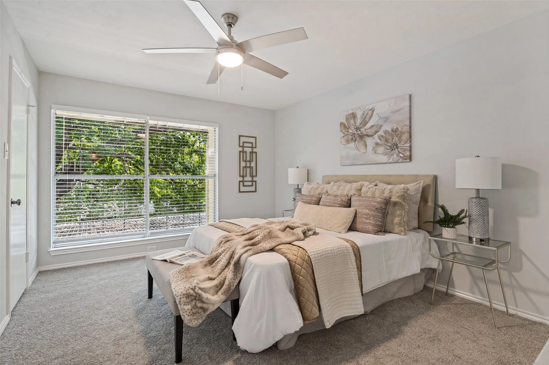 Condominium For Sale in Dallas County , 2535 Wedglea Drive 235, Dallas, Texas 75211, 1 Bedroom, 1 Bathroom, Garage spaces, 740 Sqft, built in 1983, mls#21389561, Real Estate Agent in Dallas, Homes For Sale in Dallas county, Homes For Sale in Dallas, Realtor in Dallas Texas, Real Estate Brokerage Independent Realty Texas, Luminita Cordes Realtor