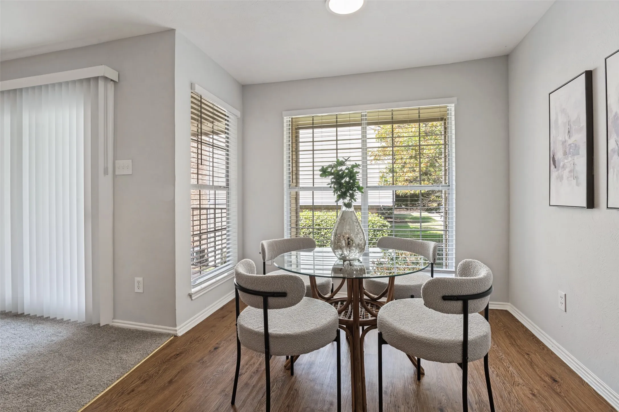 Condominium For Sale in Dallas County , 2535 Wedglea Drive 235, Dallas, Texas 75211, 1 Bedroom, 1 Bathroom, Garage spaces, 740 Sqft, built in 1983, mls#21389561, Real Estate Agent in Dallas, Homes For Sale in Dallas county, Homes For Sale in Dallas, Realtor in Dallas Texas, Real Estate Brokerage Independent Realty Texas, Luminita Cordes Realtor