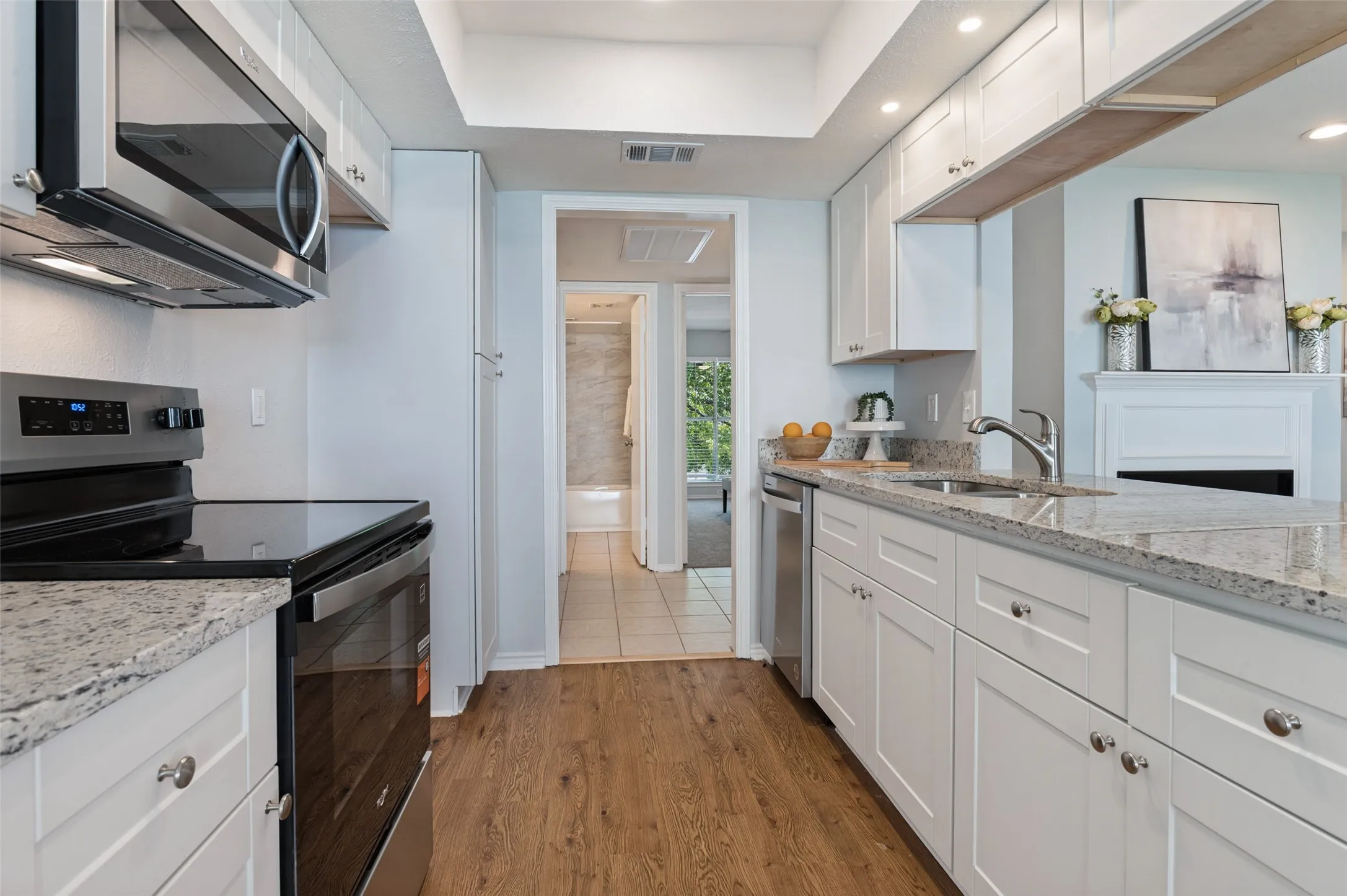 Condominium For Sale in Dallas County , 2535 Wedglea Drive 235, Dallas, Texas 75211, 1 Bedroom, 1 Bathroom, Garage spaces, 740 Sqft, built in 1983, mls#21389561, Real Estate Agent in Dallas, Homes For Sale in Dallas county, Homes For Sale in Dallas, Realtor in Dallas Texas, Real Estate Brokerage Independent Realty Texas, Luminita Cordes Realtor