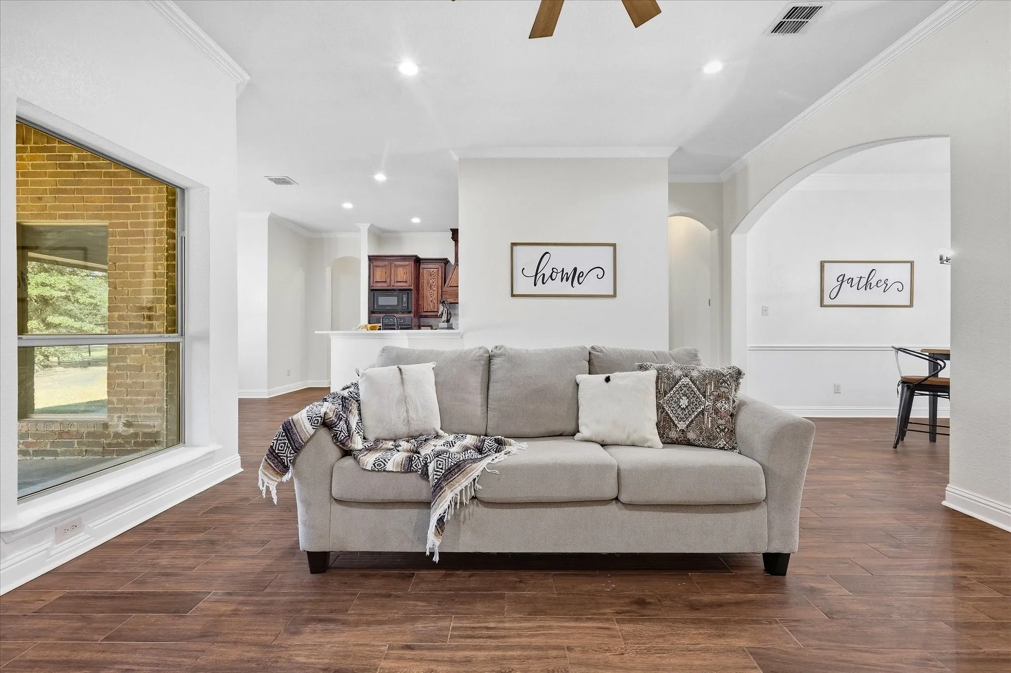 Single Family Residence For Sale in Wise County , 514 Oak Hills Drive, Newark, Texas 76071, 4 Bedroom, 3 Bathroom, 3 Garage spaces, 2,984 Sqft, built in 2005, mls#21341876, Real Estate Agent in Newark, Homes For Sale in Wise county, Homes For Sale in Newark, Realtor in Newark Texas, Real Estate Brokerage Independent Realty Texas, Luminita Cordes Realtor