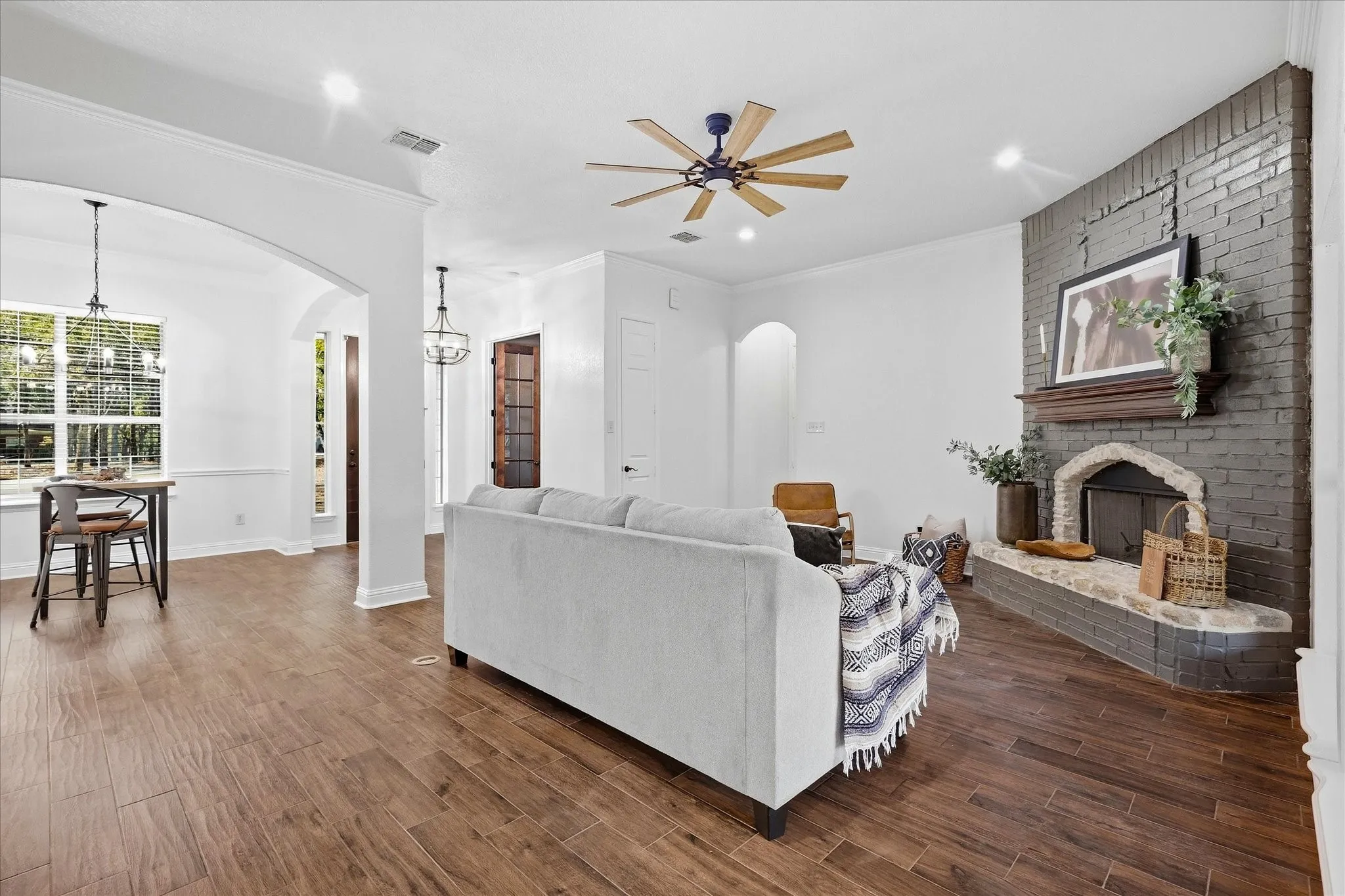 Single Family Residence For Sale in Wise County , 514 Oak Hills Drive, Newark, Texas 76071, 4 Bedroom, 3 Bathroom, 3 Garage spaces, 2,984 Sqft, built in 2005, mls#21341876, Real Estate Agent in Newark, Homes For Sale in Wise county, Homes For Sale in Newark, Realtor in Newark Texas, Real Estate Brokerage Independent Realty Texas, Luminita Cordes Realtor