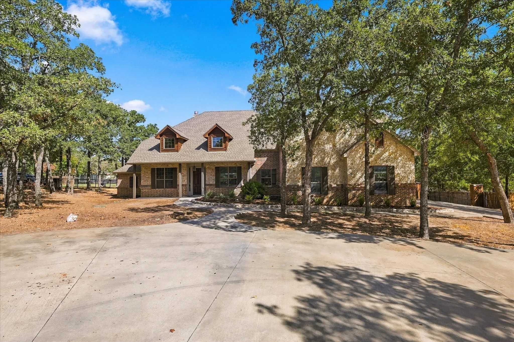 514 Oak Hills Dr Newark TX!